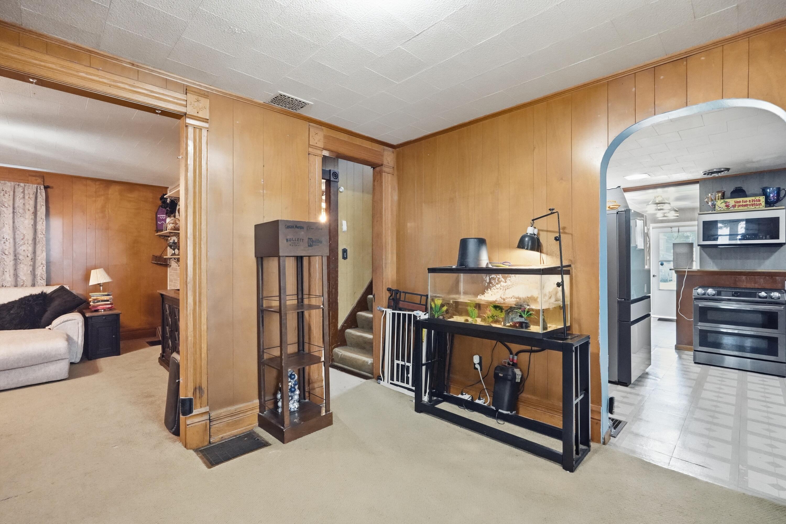127 E High Street Property Photo 5