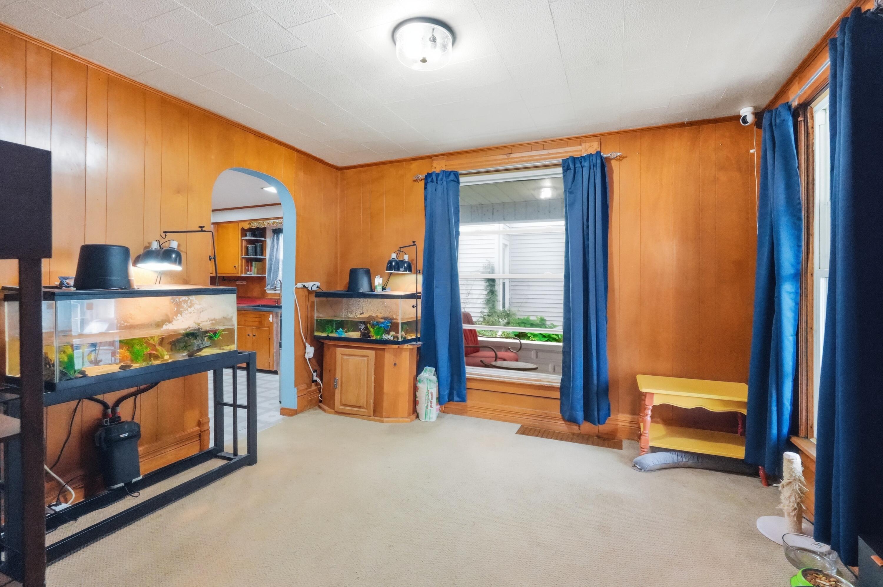 127 E High Street Property Photo 6
