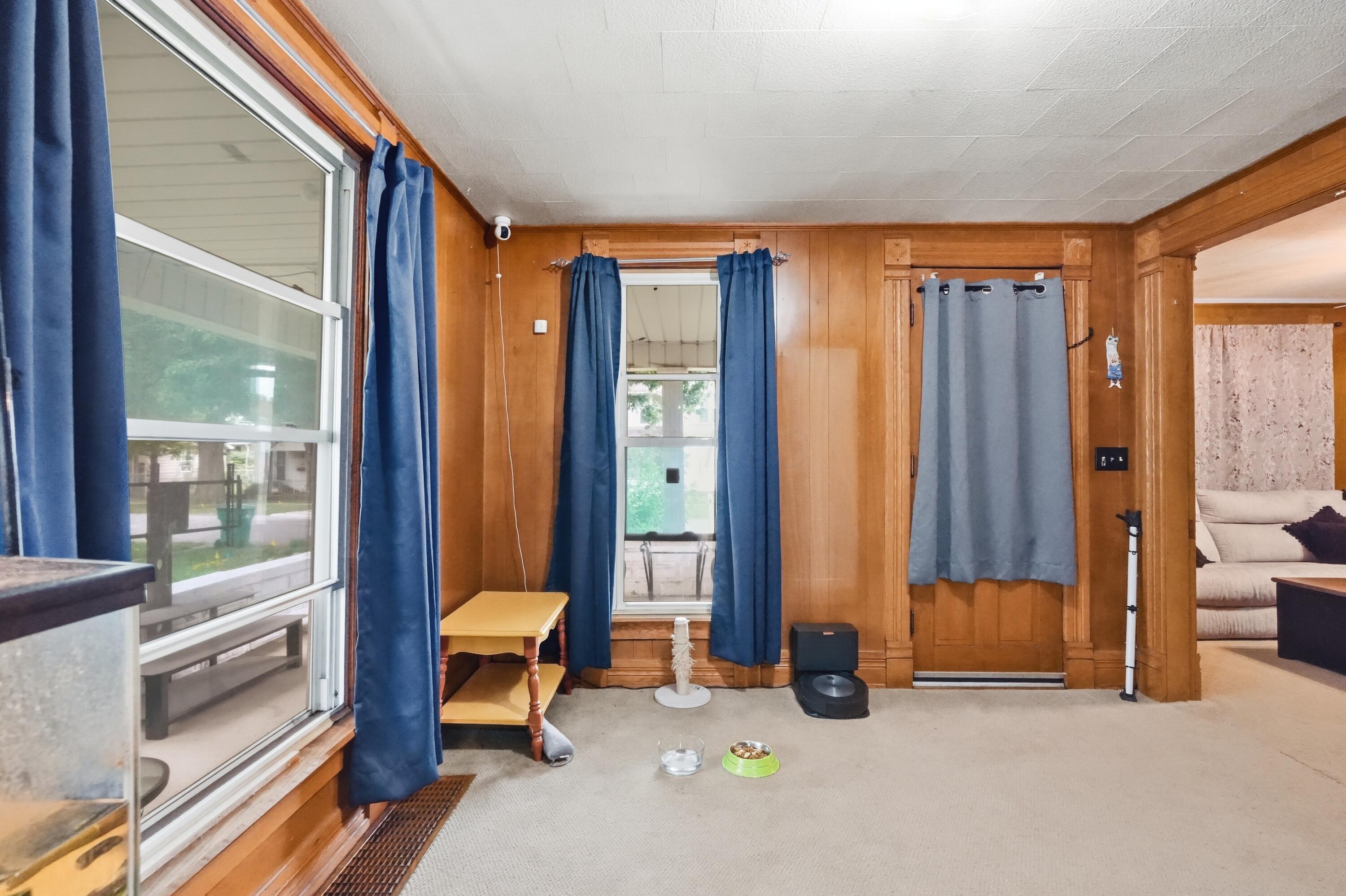 127 E High Street Property Photo 7