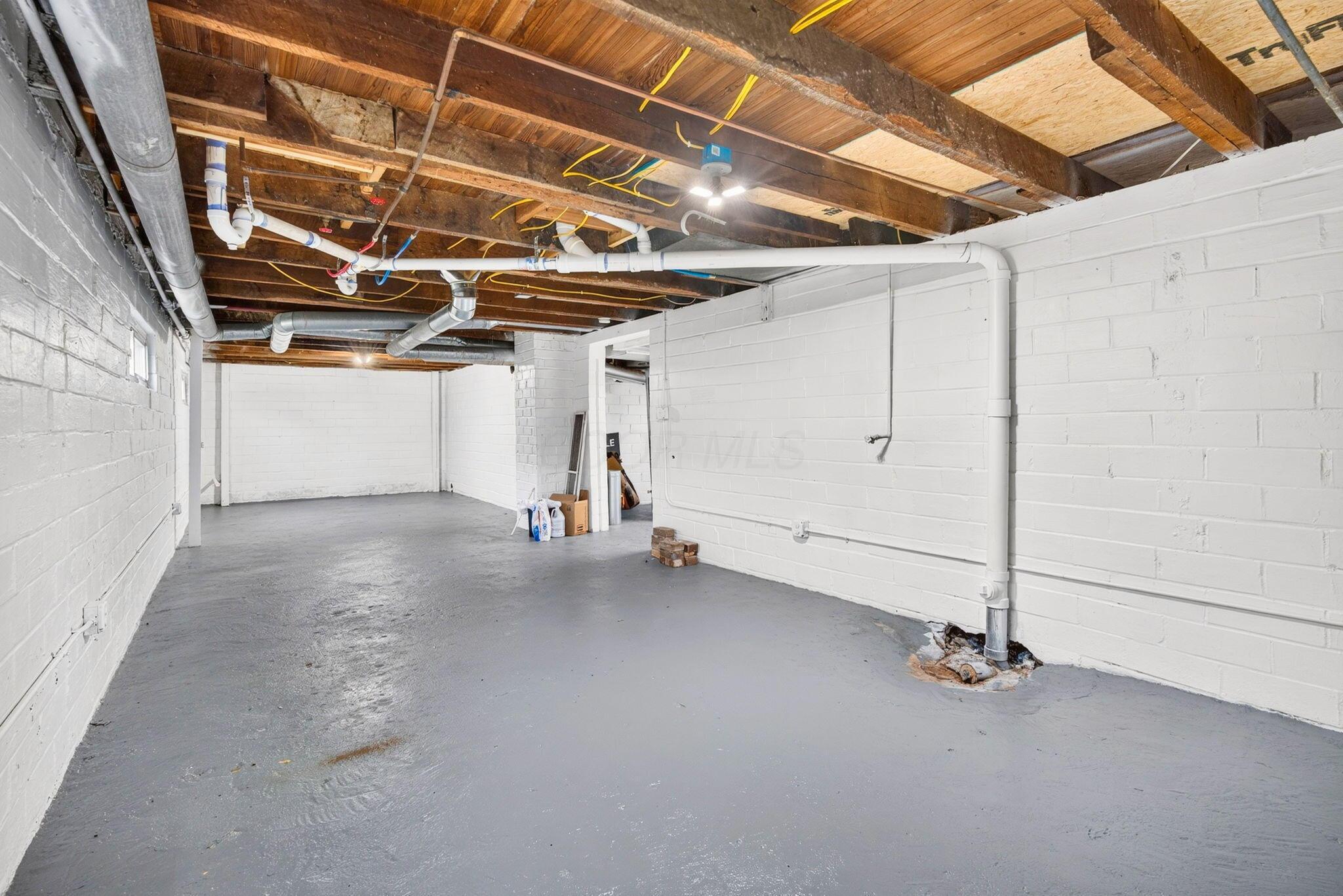 897 E 2nd Street Property Photo 45