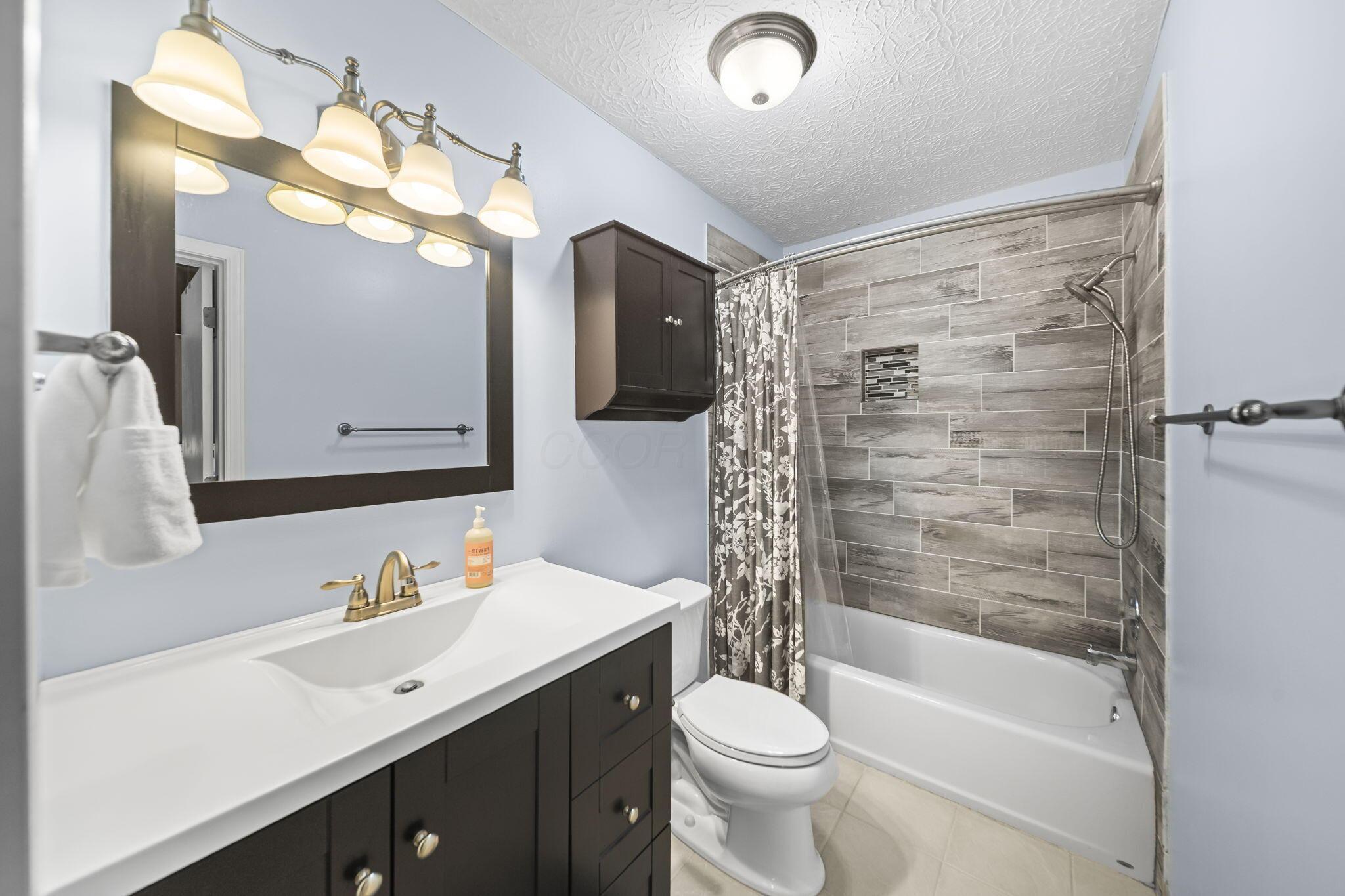 914 Windbourne Street Property Photo 32
