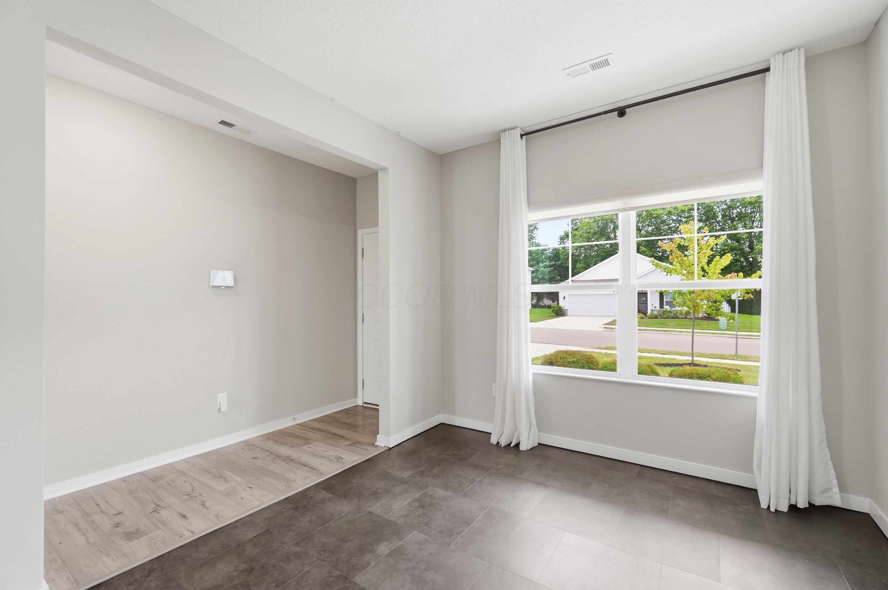 384 Kells Court E Property Photo 14