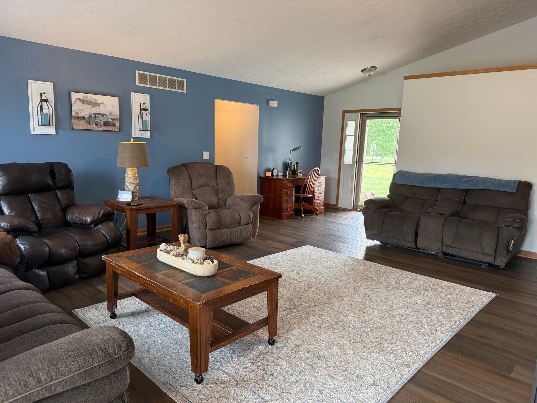 9362 State Route 161 Property Photo 6
