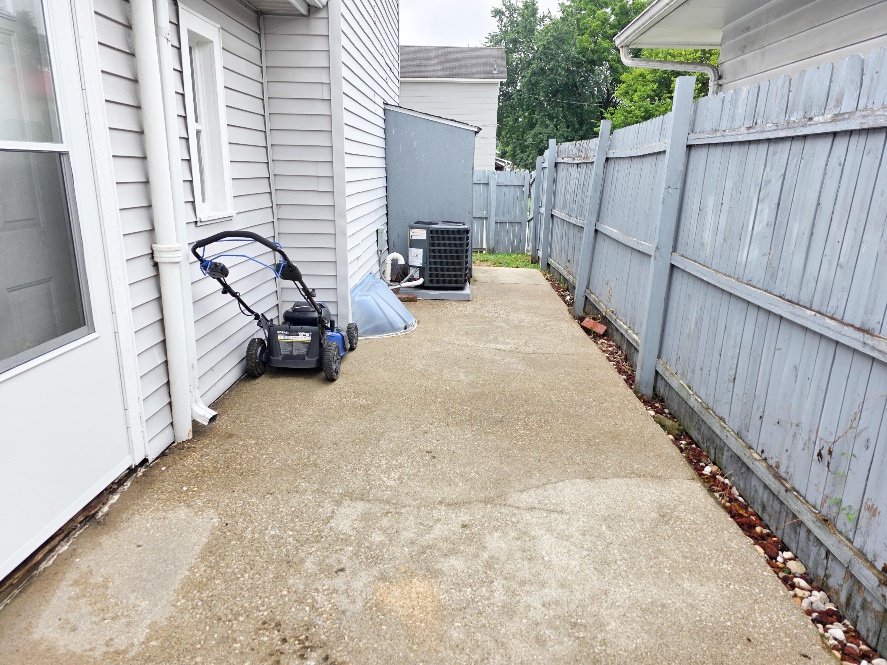 601 N Maple Street Property Photo 23