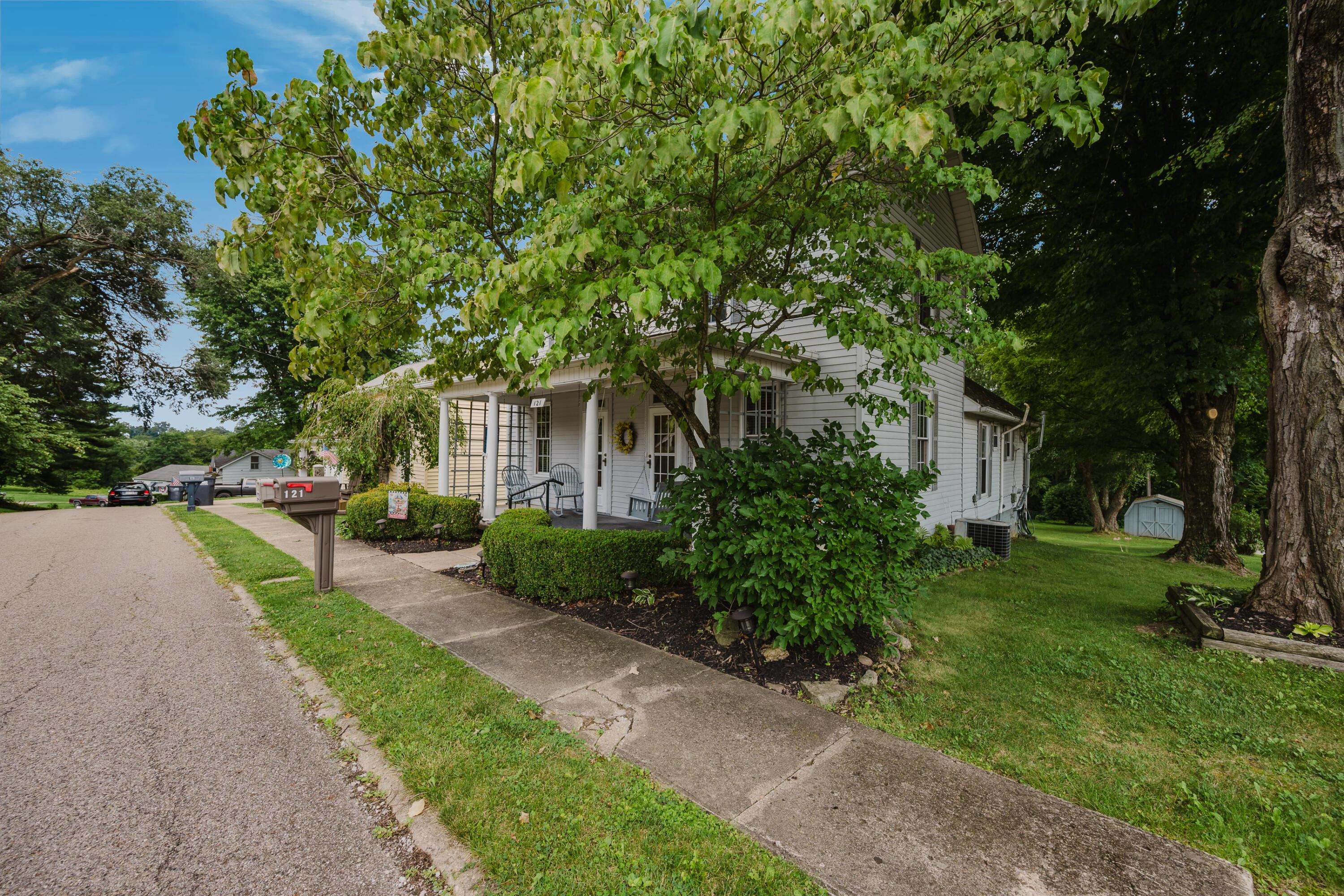 121 E Sheridan Avenue Property Photo 3