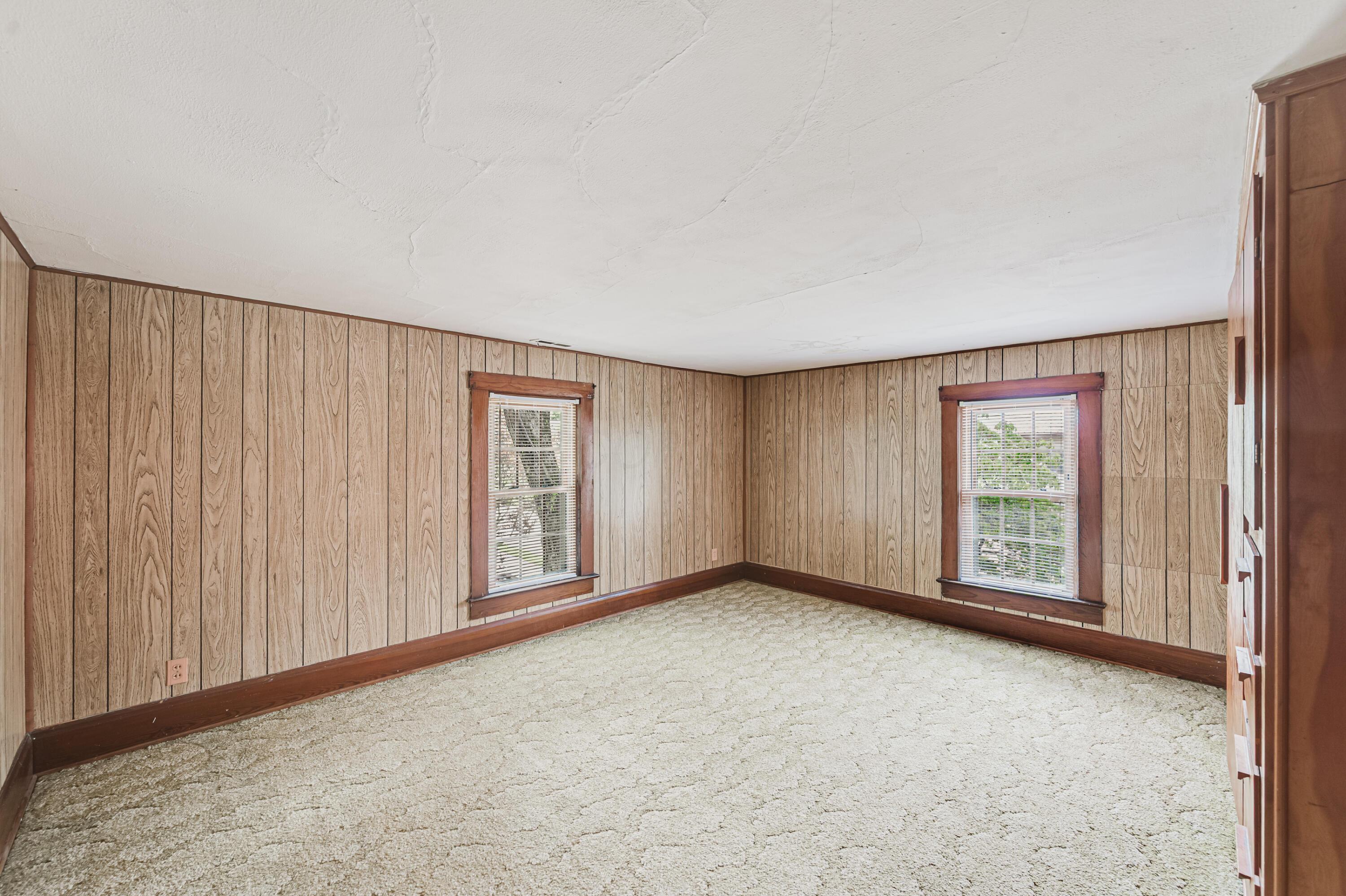 121 E Sheridan Avenue Property Photo 27