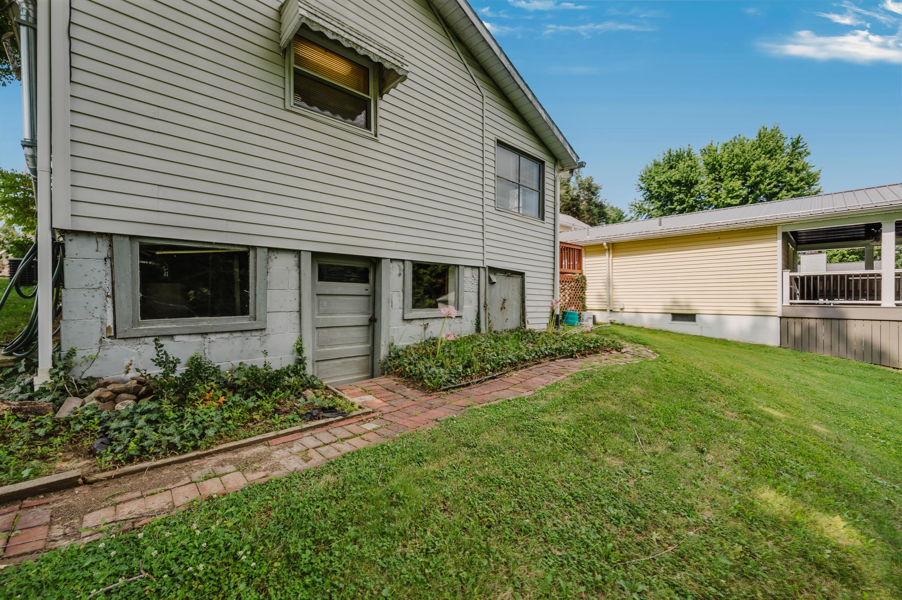 121 E Sheridan Avenue Property Photo 35
