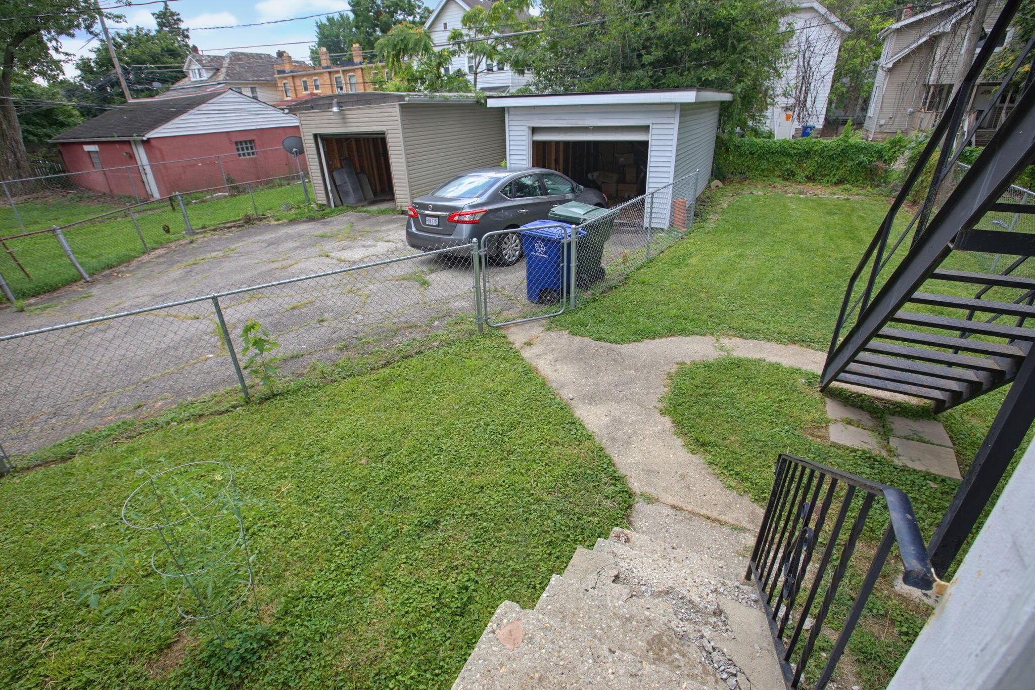 2407 Summit Street Property Photo 7