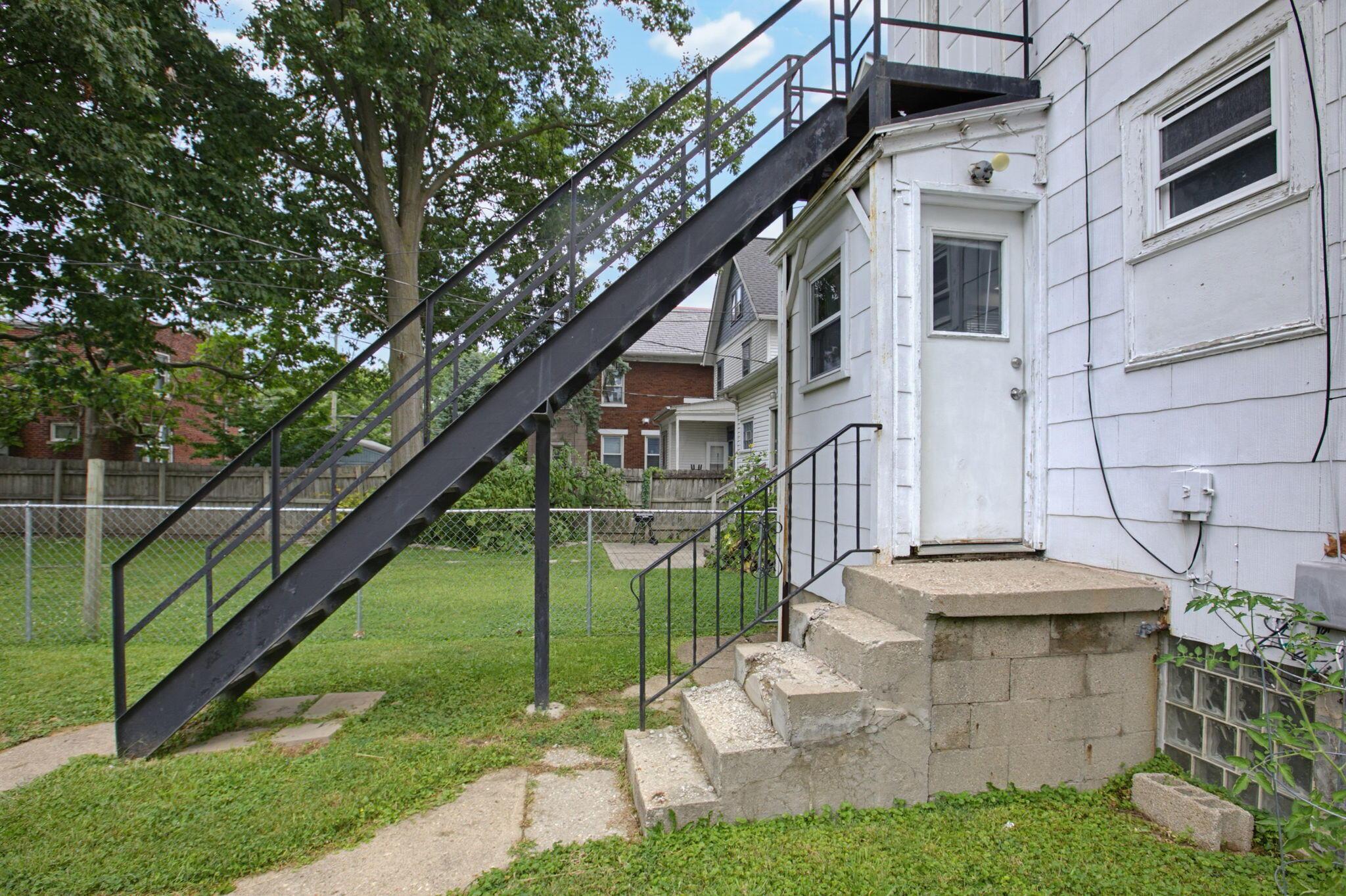 2407 Summit Street Property Photo 8