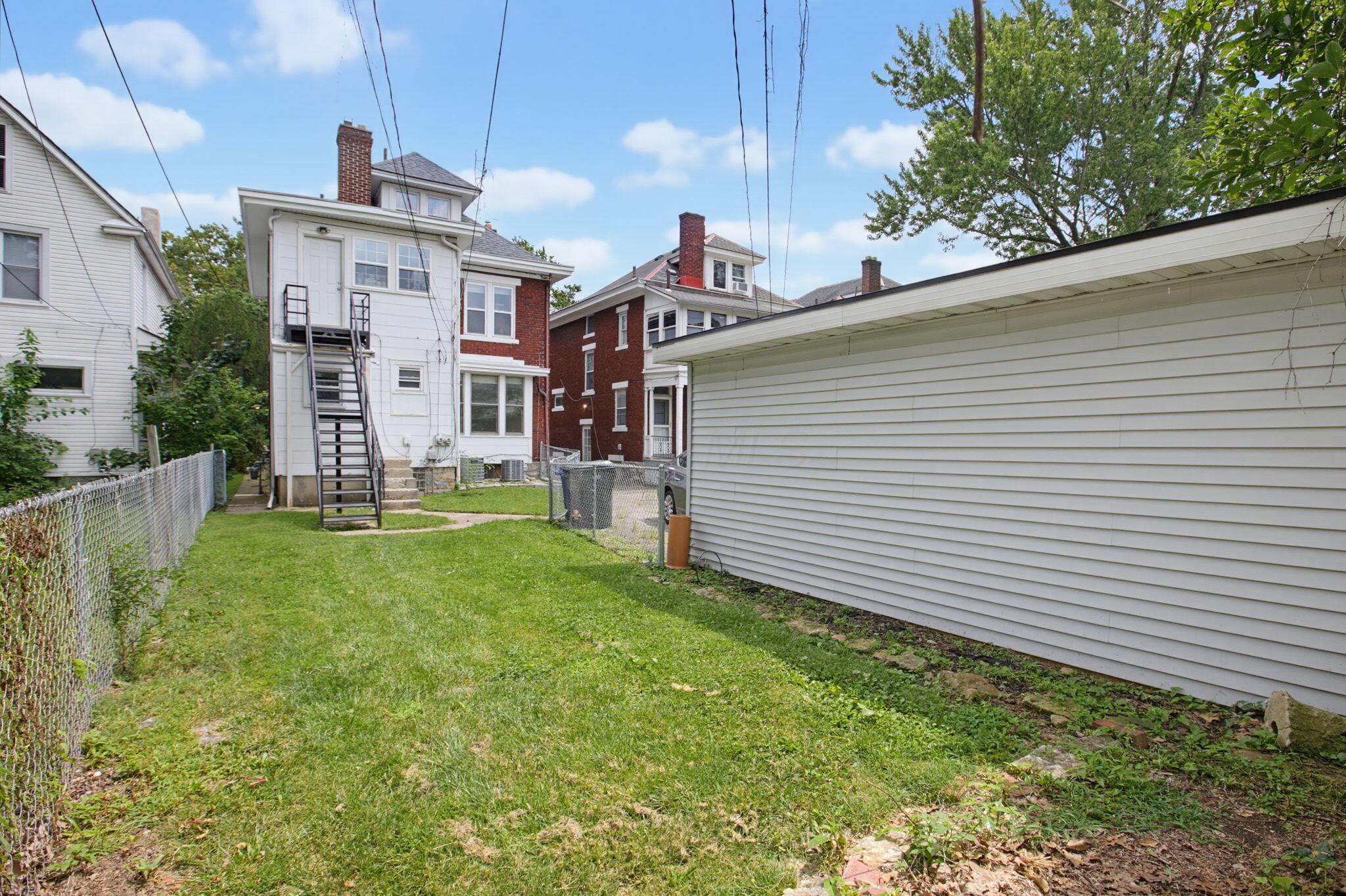 2407 Summit Street Property Photo 10
