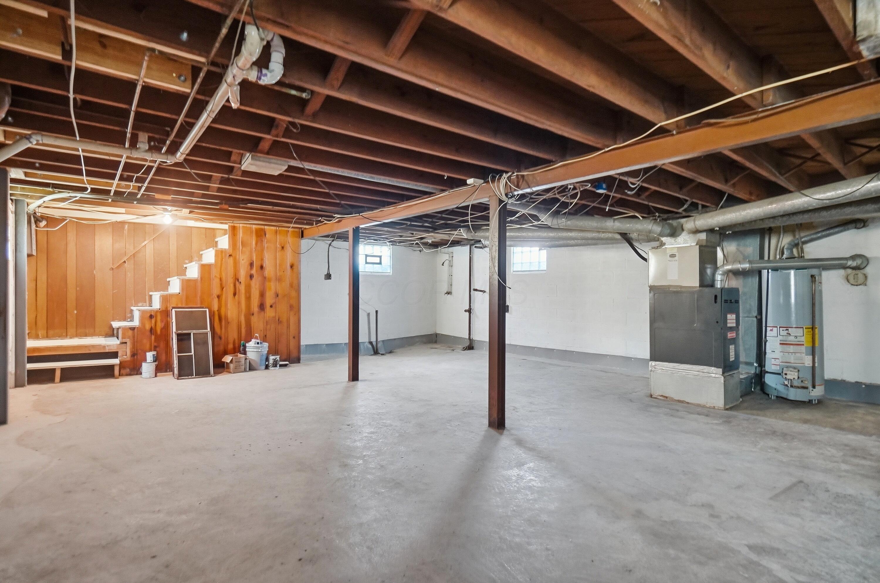 571 S Hague Avenue Property Photo 33