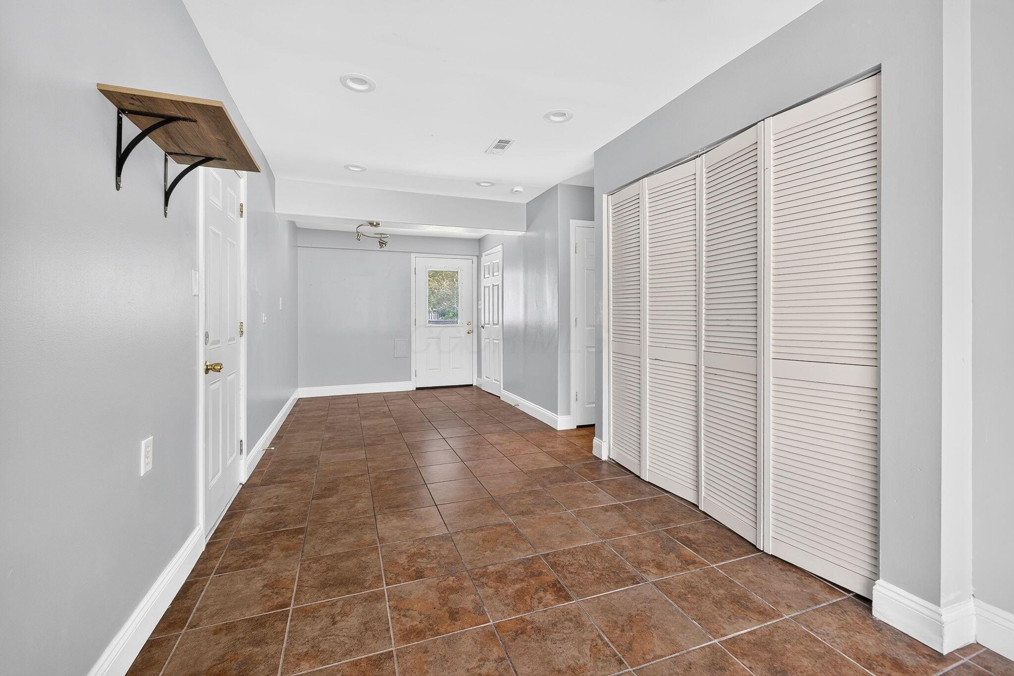 475 W Johnstown Road Property Photo 13