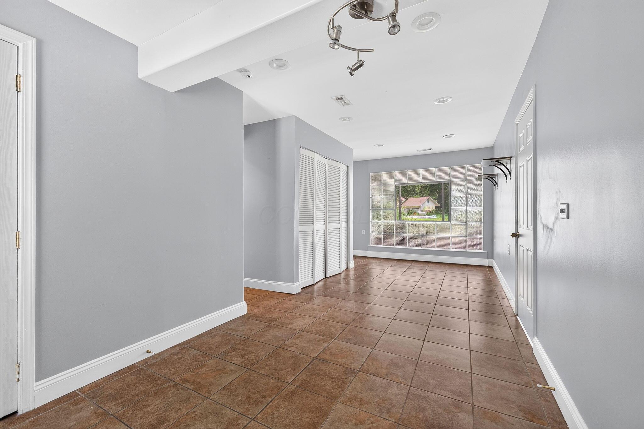 475 W Johnstown Road Property Photo 14