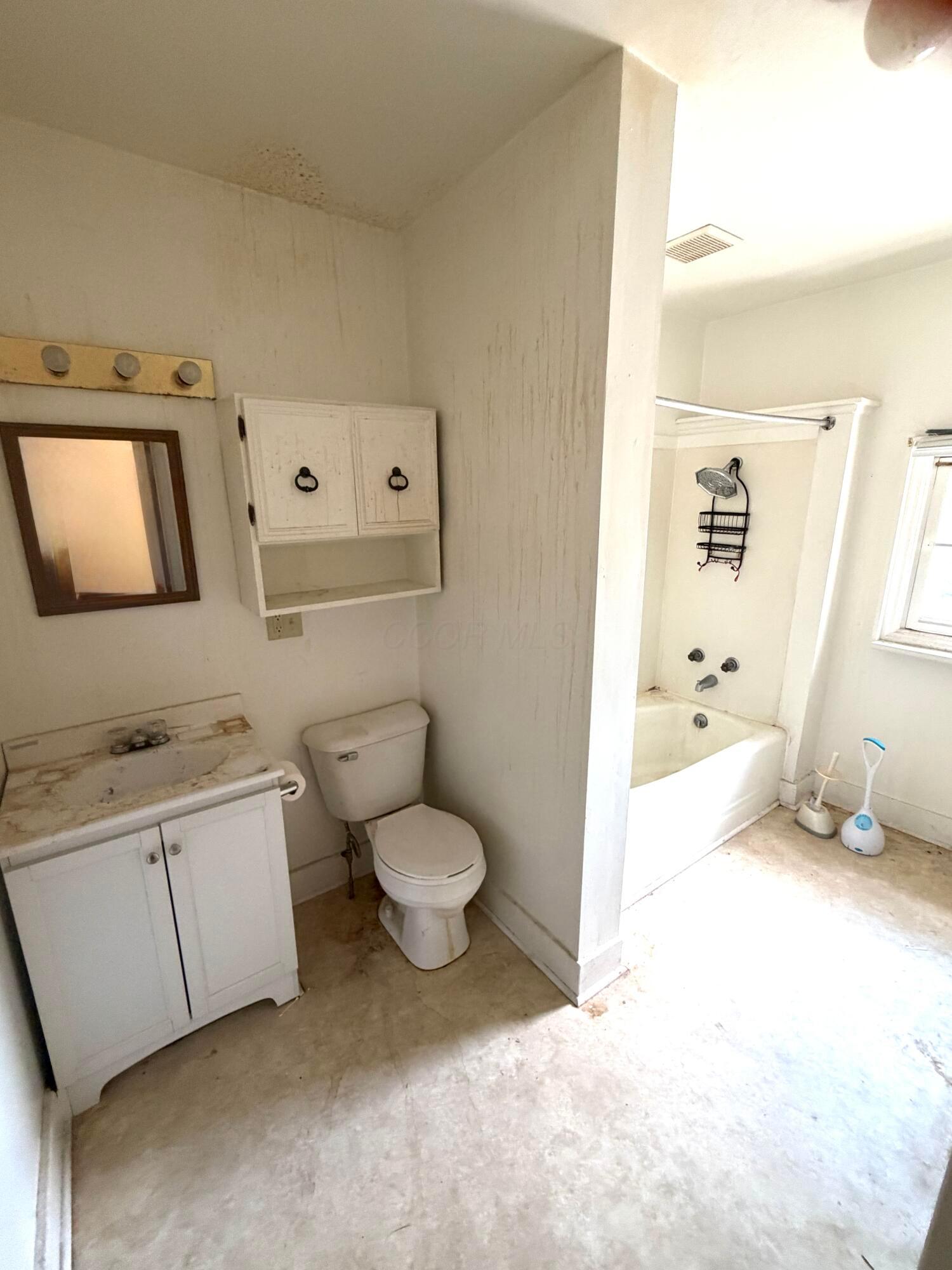 922 E Main Street Property Photo 18