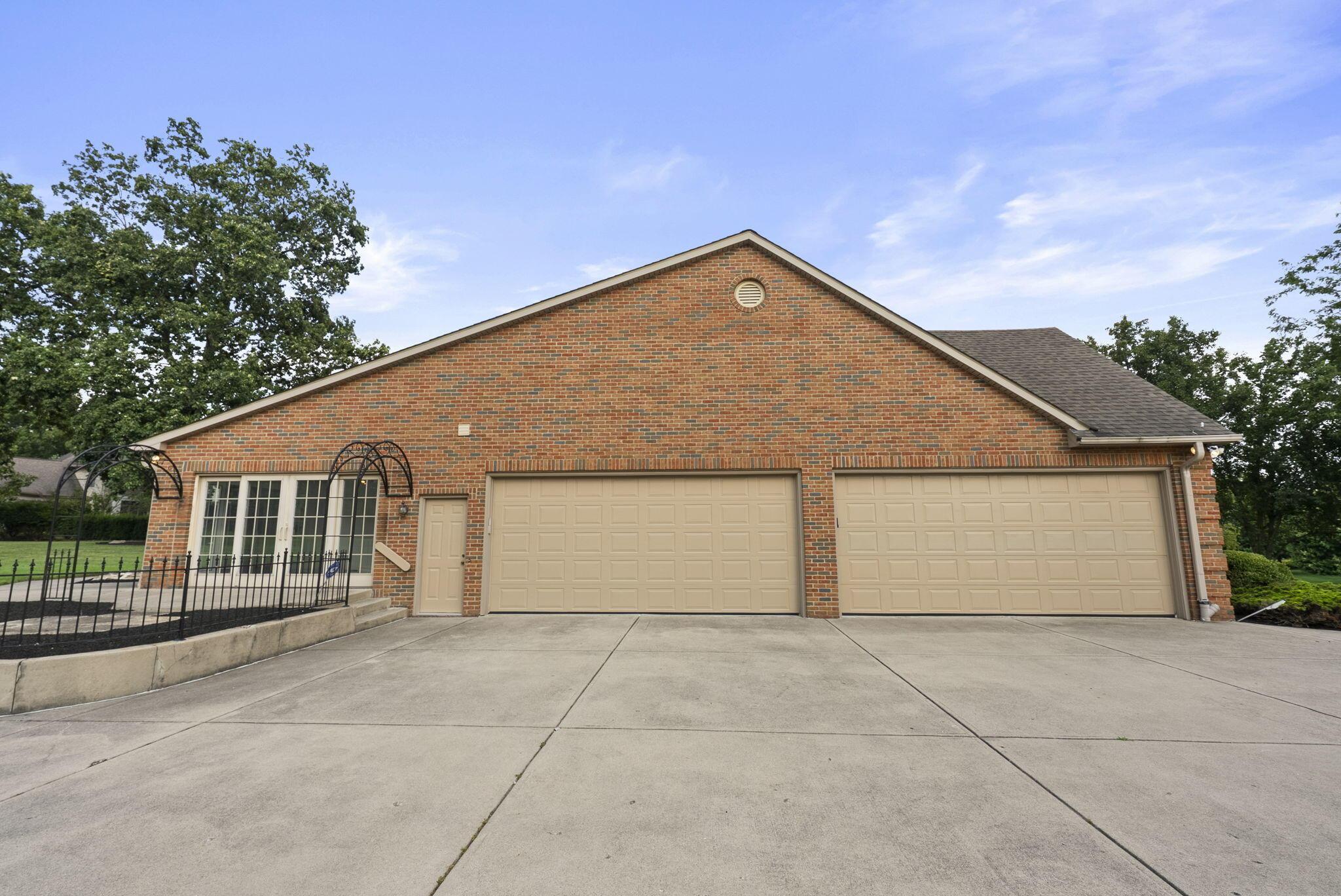 2227 Ashbury Close Property Photo 55