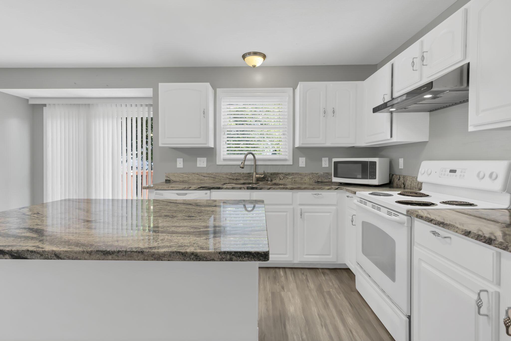 6962 Onyxbluff Lane Property Photo 14