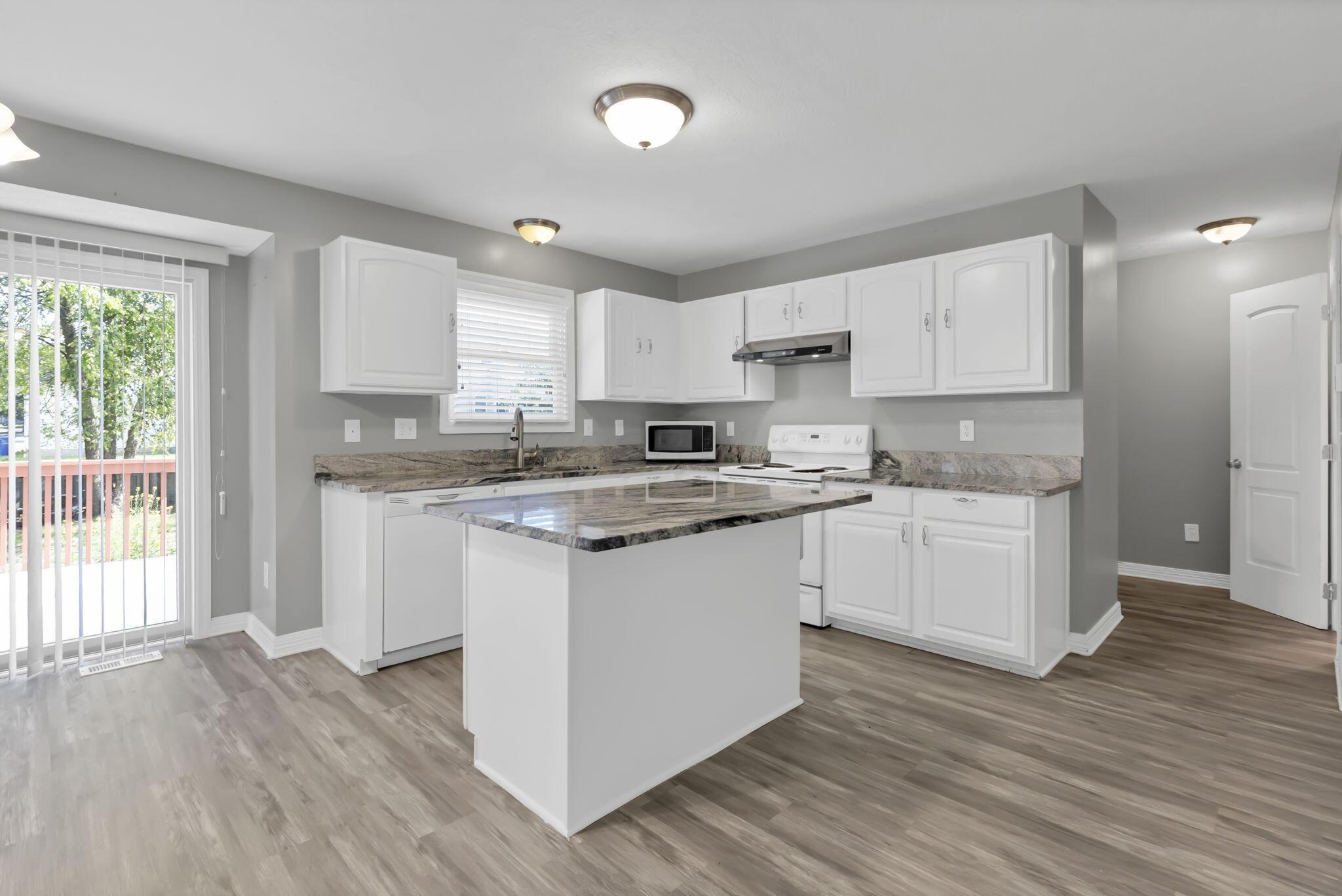 6962 Onyxbluff Lane Property Photo 18