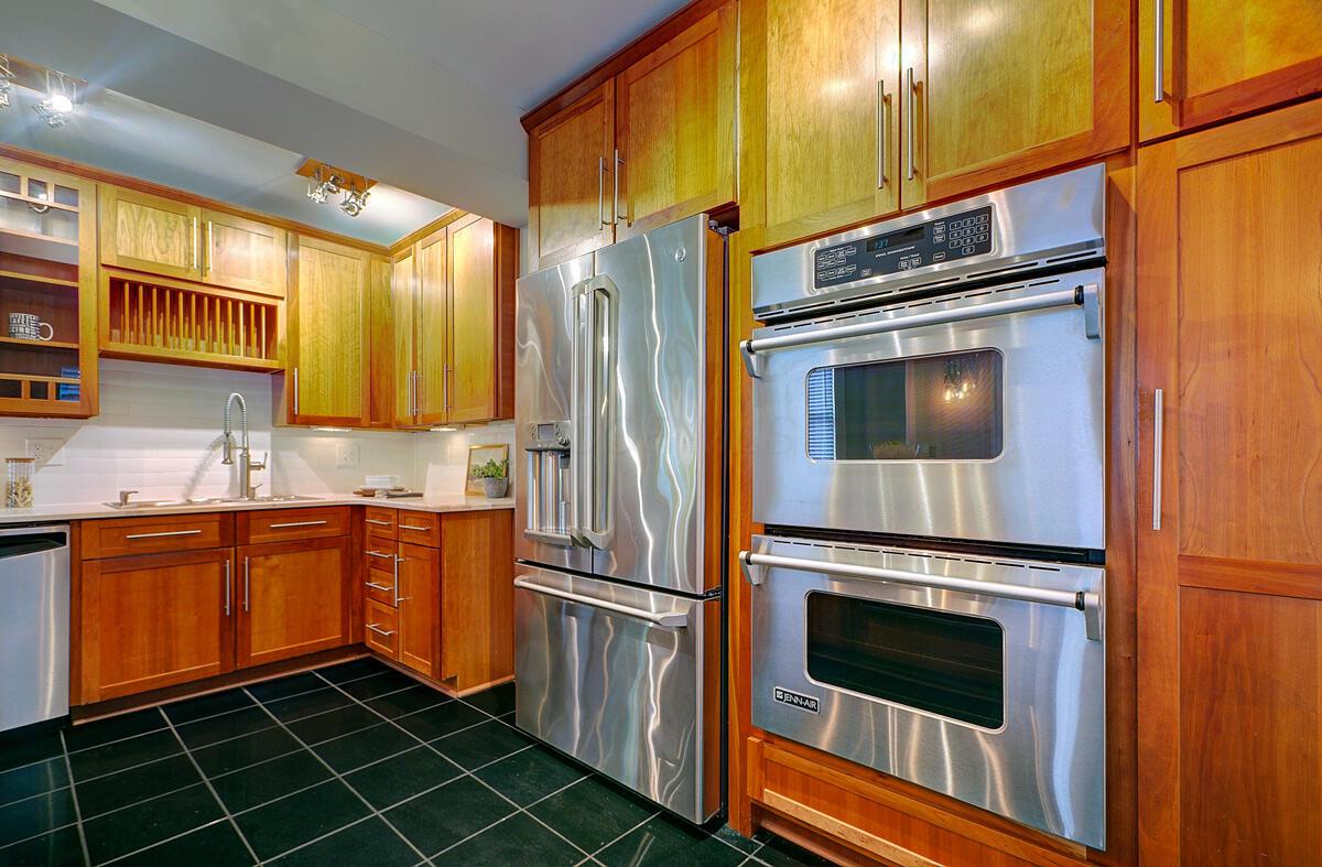 240 Jackson Street Property Photo 17