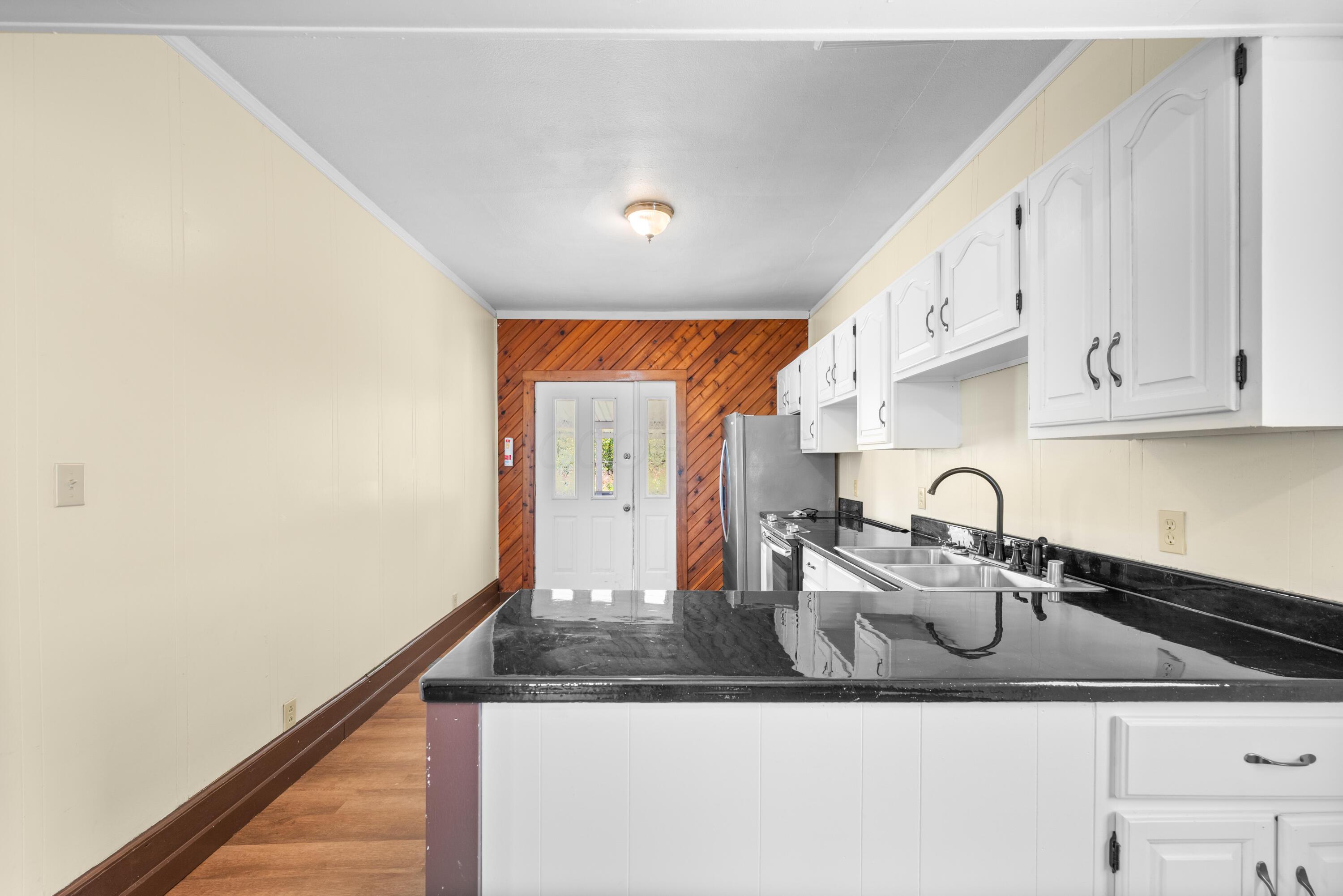 15869 Millfield Road Property Photo 11