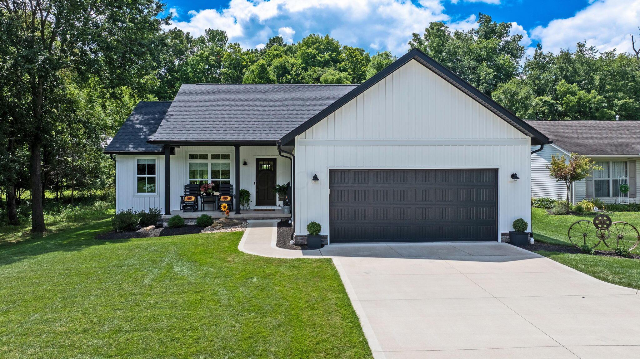 2776 Apple Valley Drive Property Photo 1