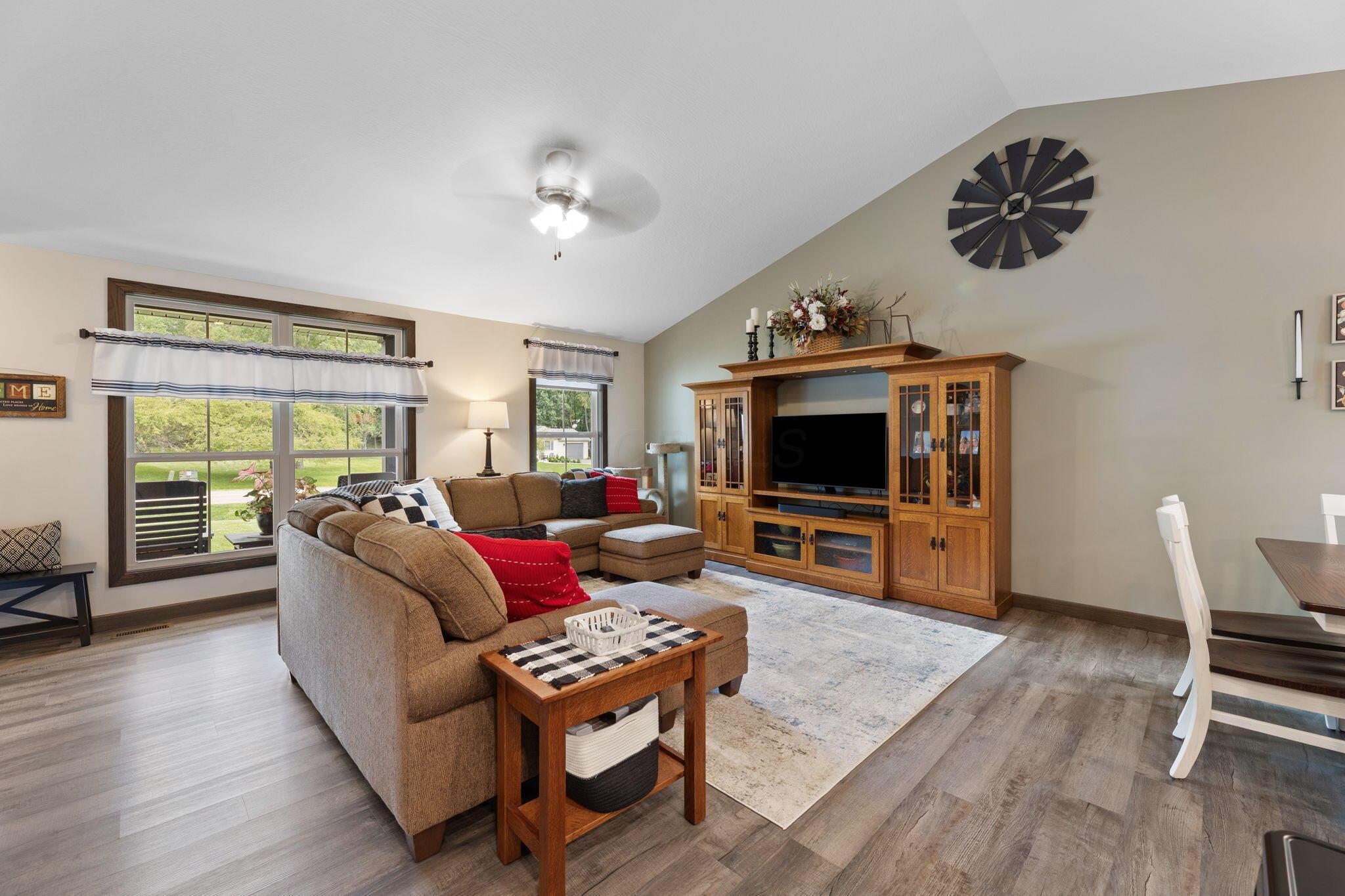 2776 Apple Valley Drive Property Photo 9