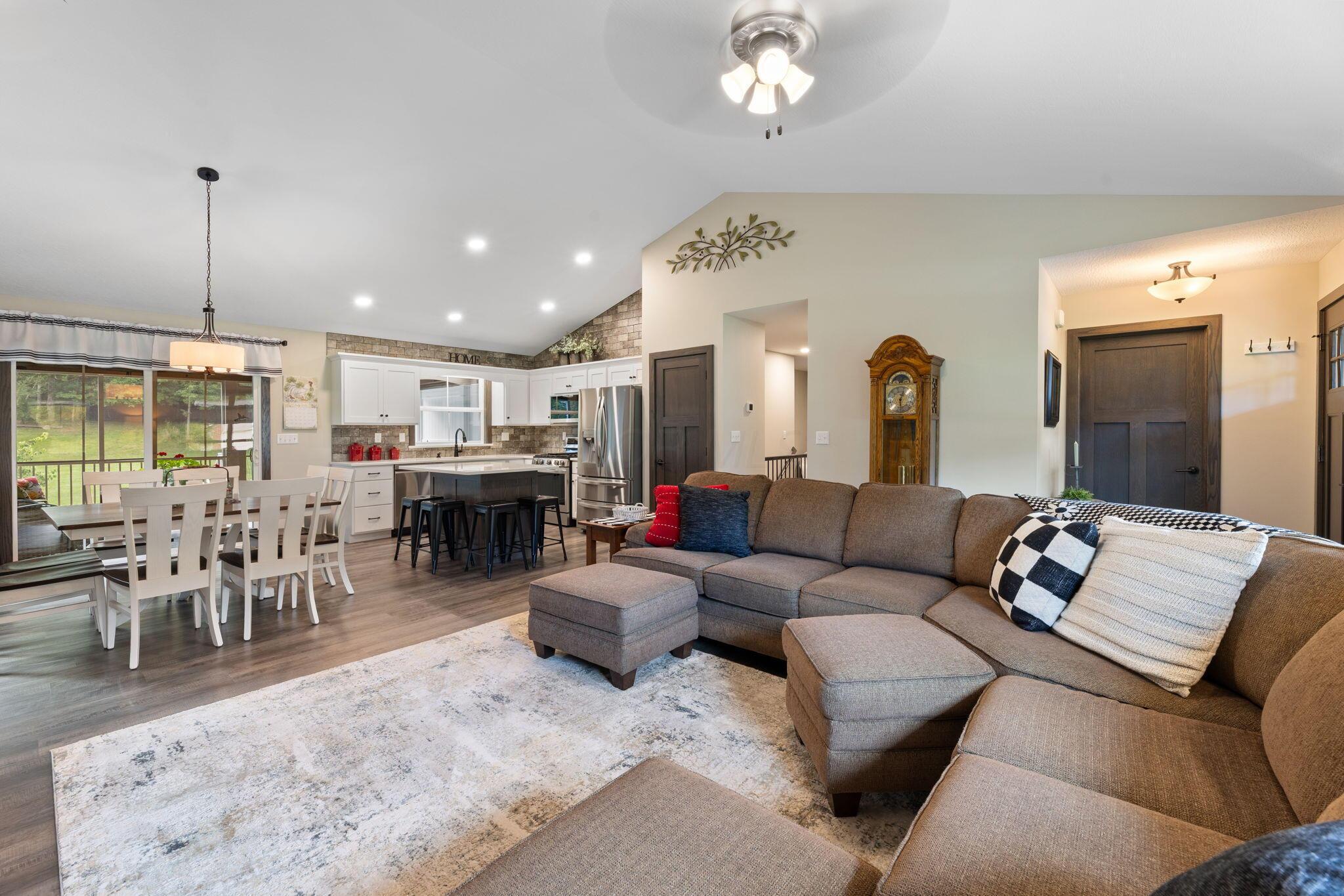 2776 Apple Valley Drive Property Photo 12