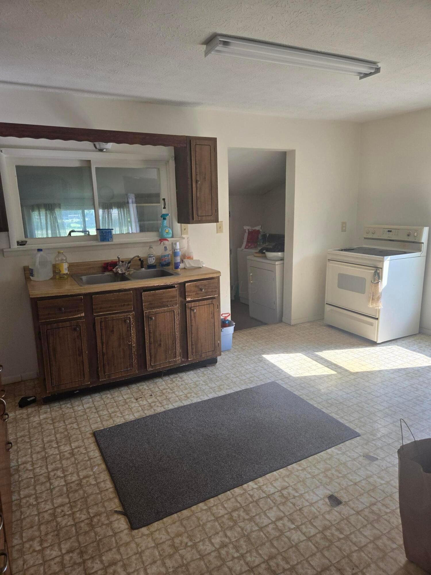19078 Main Street Property Photo 6