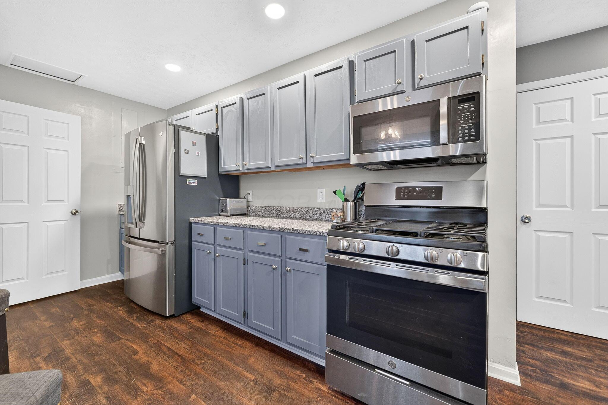 4511 Edgewyn Avenue Property Photo 12