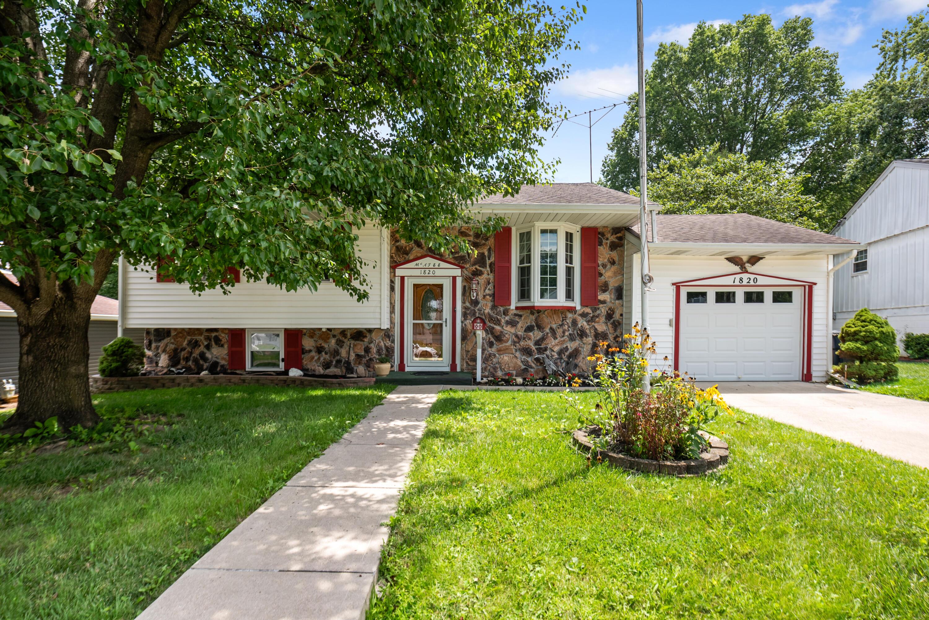 1820 Shoshone Drive Property Photo 1