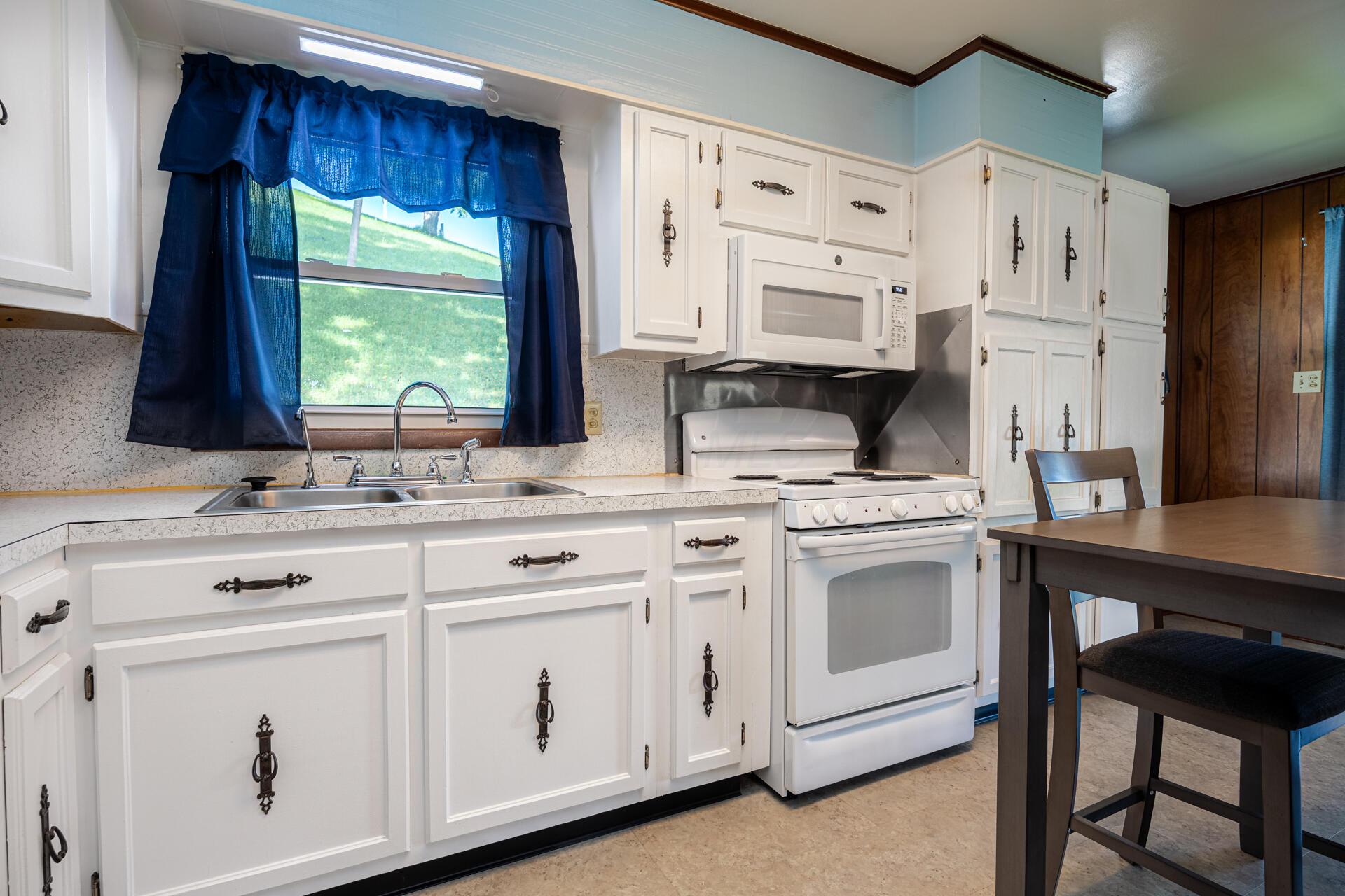 21569 State Route 16 Property Photo 25
