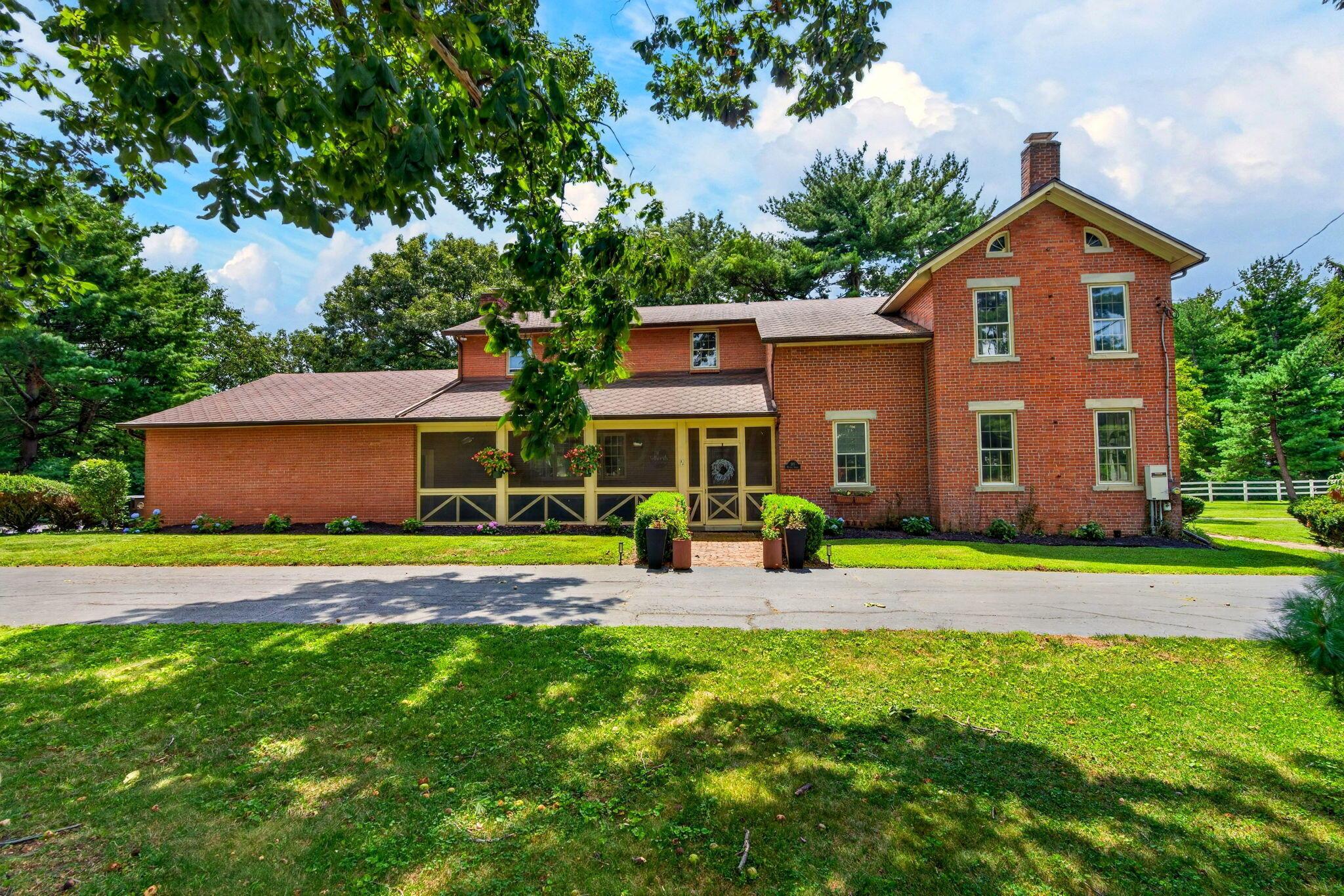 111 E Hocking Street Property Photo 4
