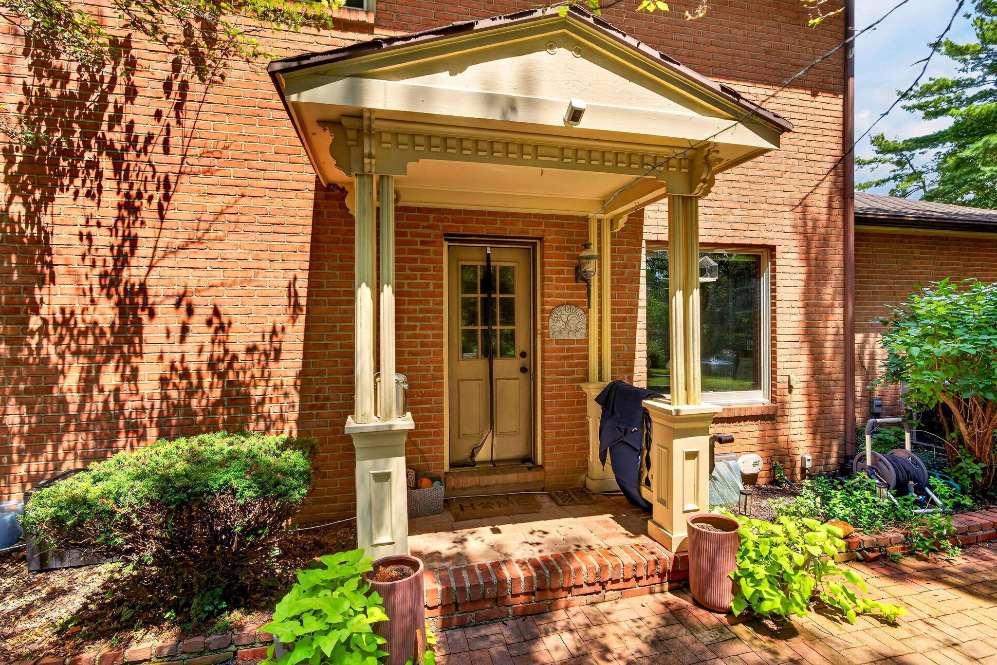 111 E Hocking Street Property Photo 9