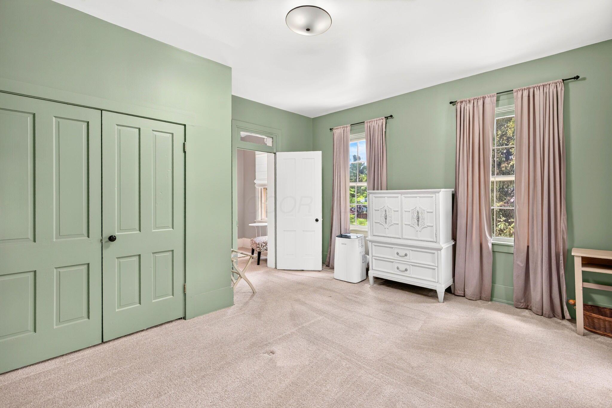 111 E Hocking Street Property Photo 62