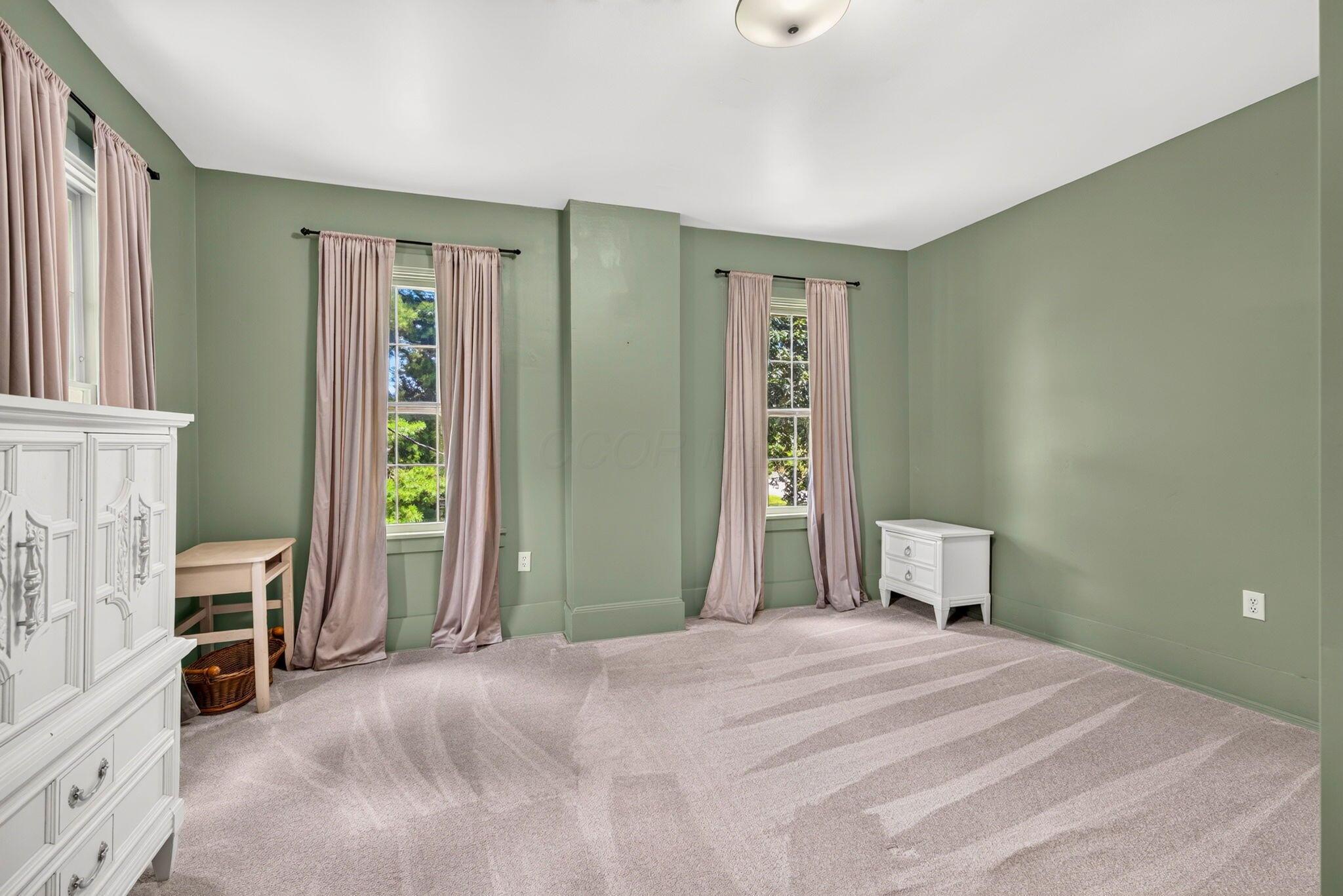 111 E Hocking Street Property Photo 63