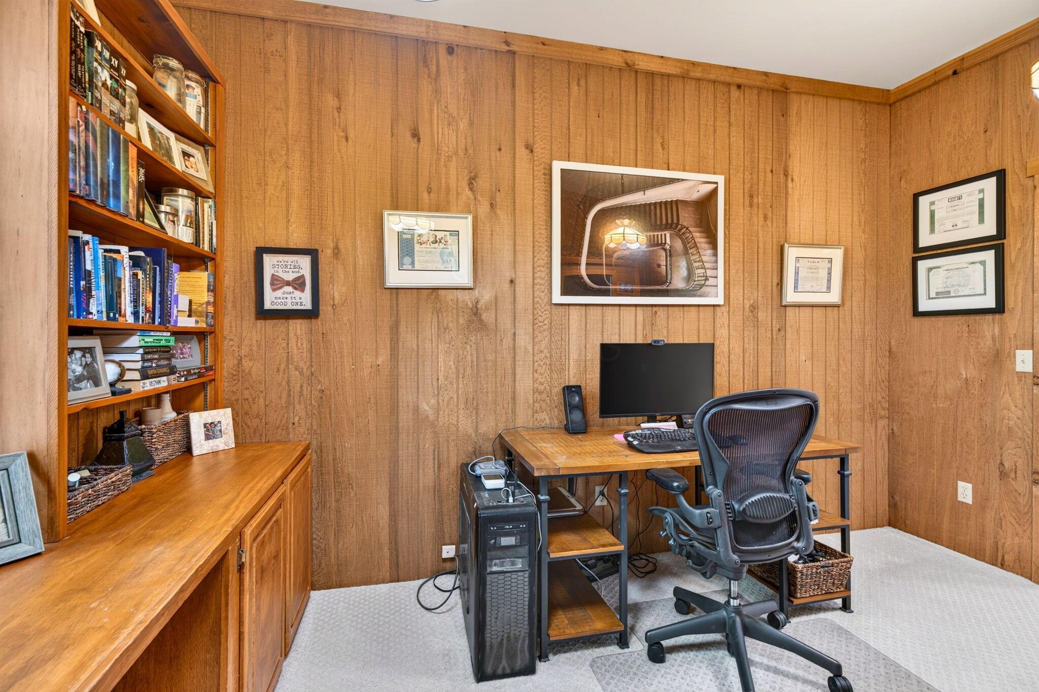 111 E Hocking Street Property Photo 68