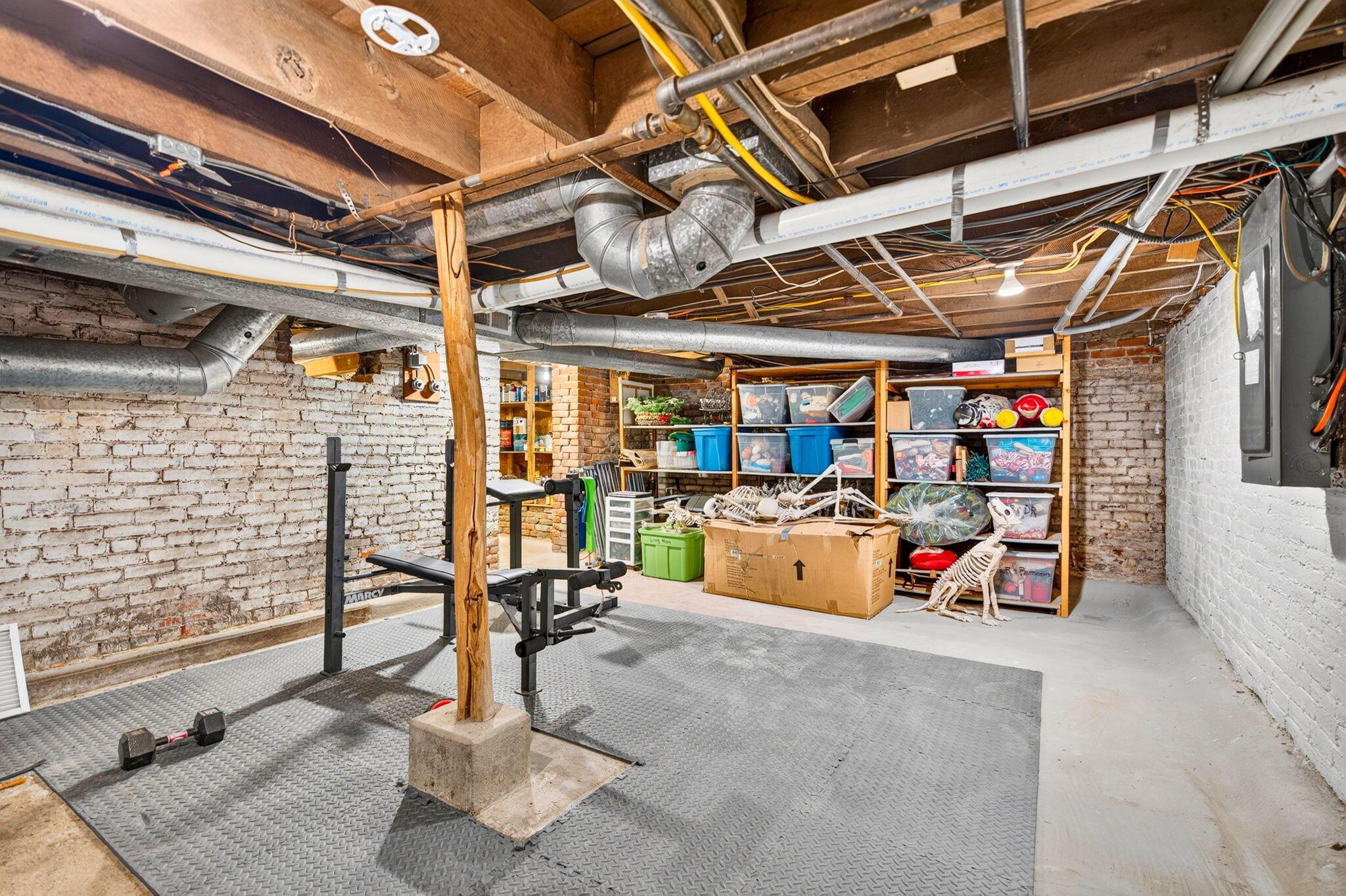 111 E Hocking Street Property Photo 86
