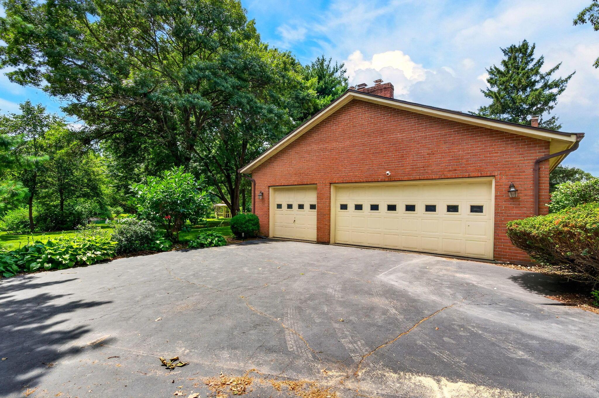 111 E Hocking Street Property Photo 91