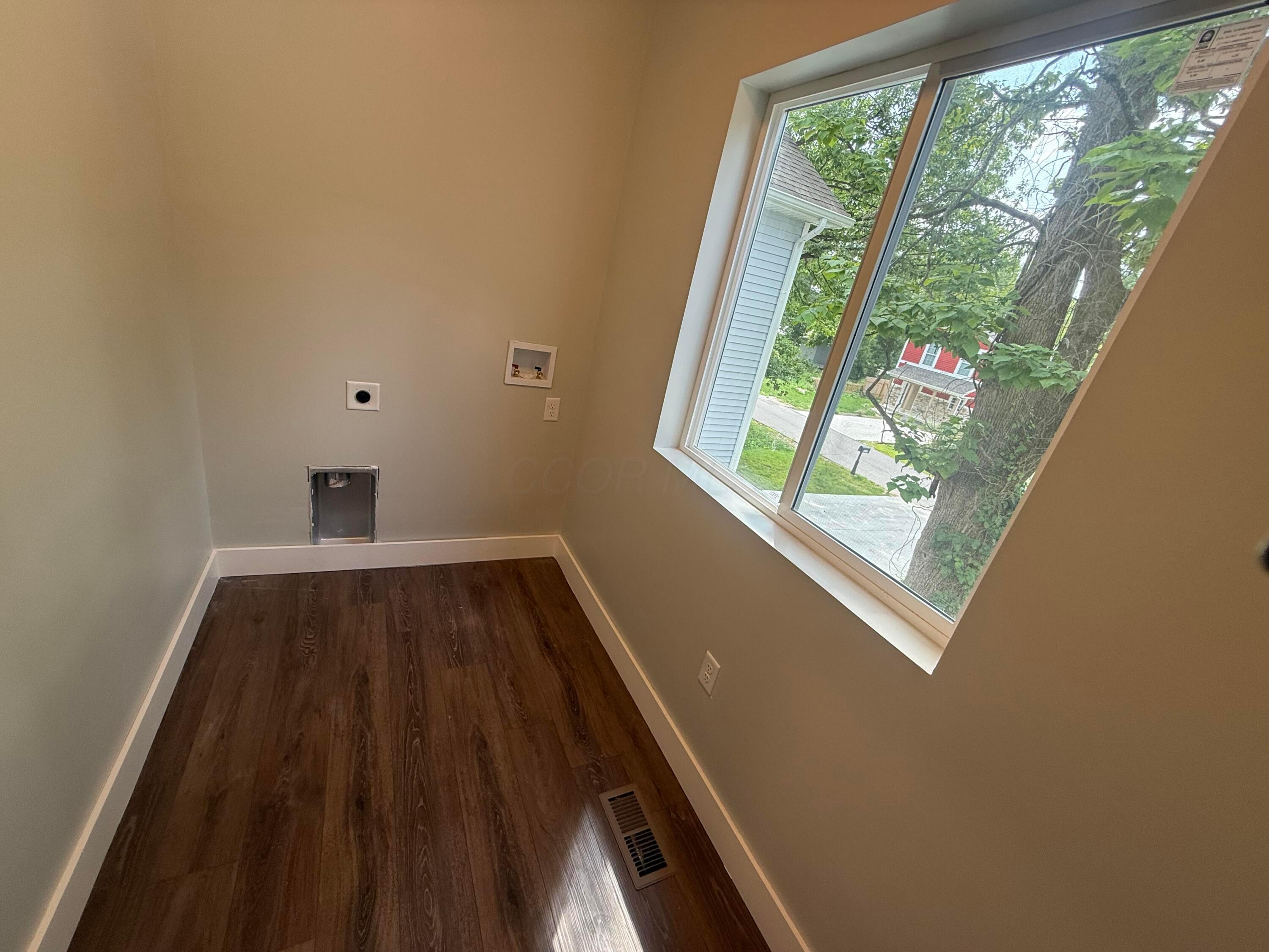 2614 Clybourne Road Property Photo 24