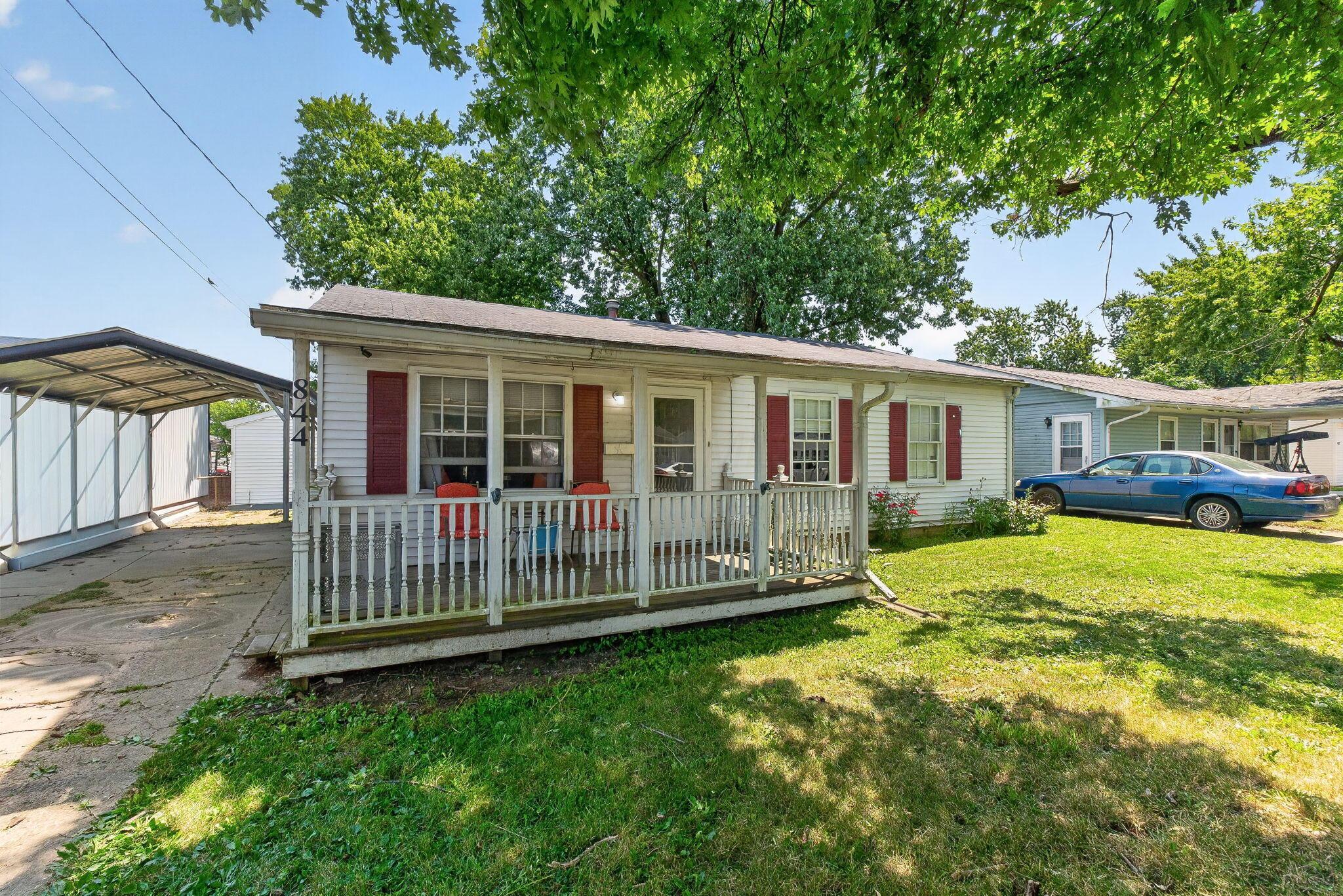 844 Central Drive Property Photo 4