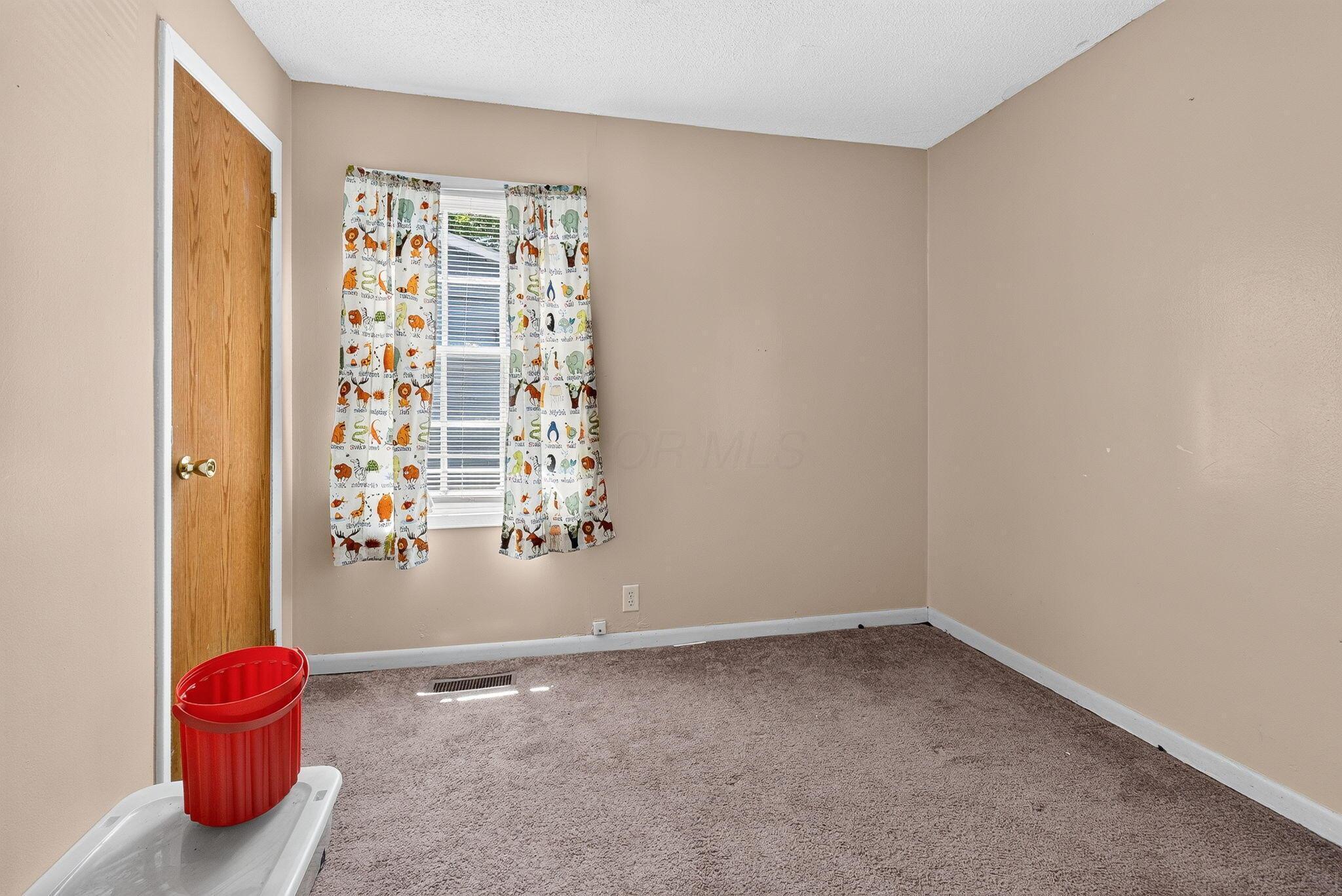 844 Central Drive Property Photo 9