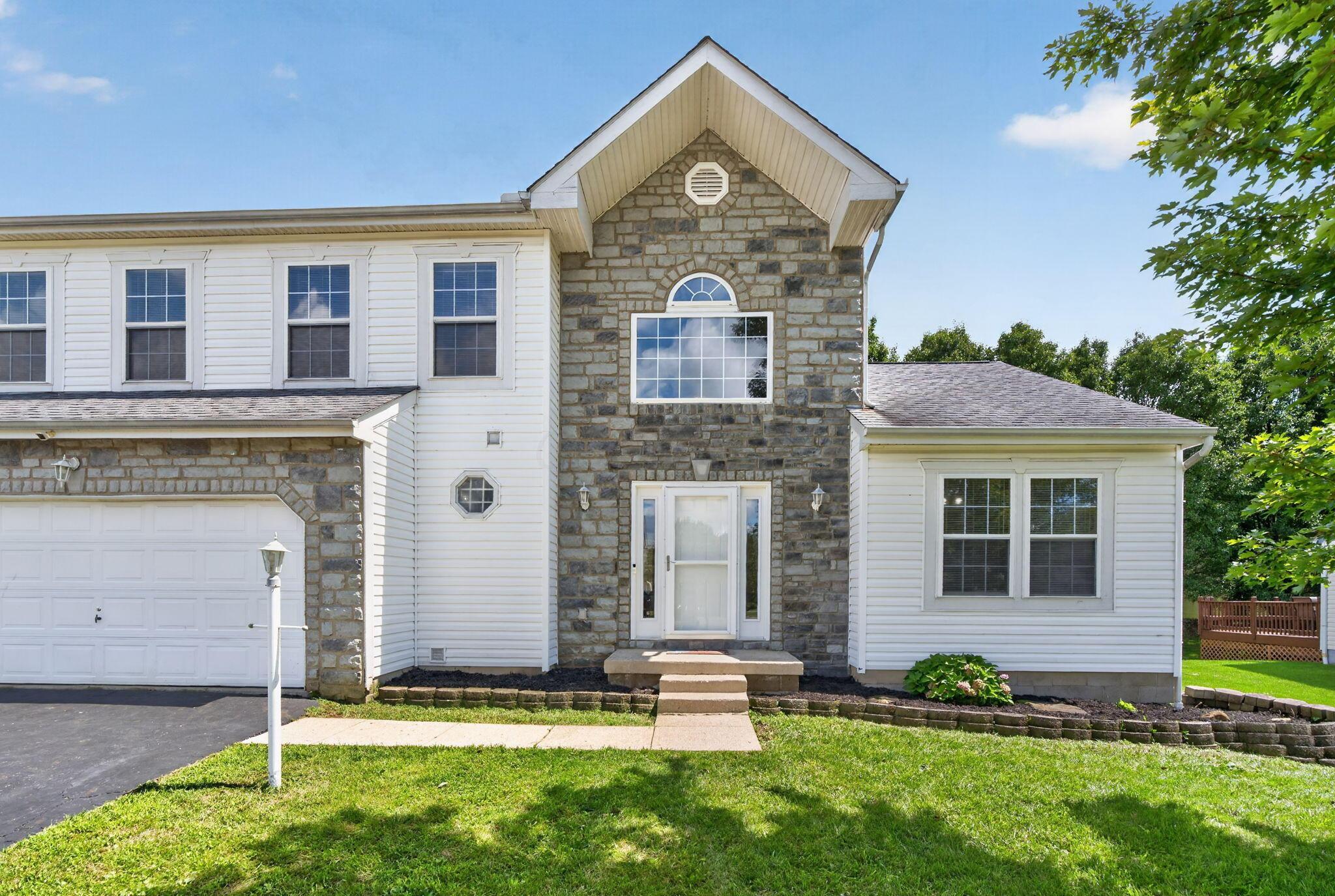 156 Knights Bridge Drive E Property Photo 2