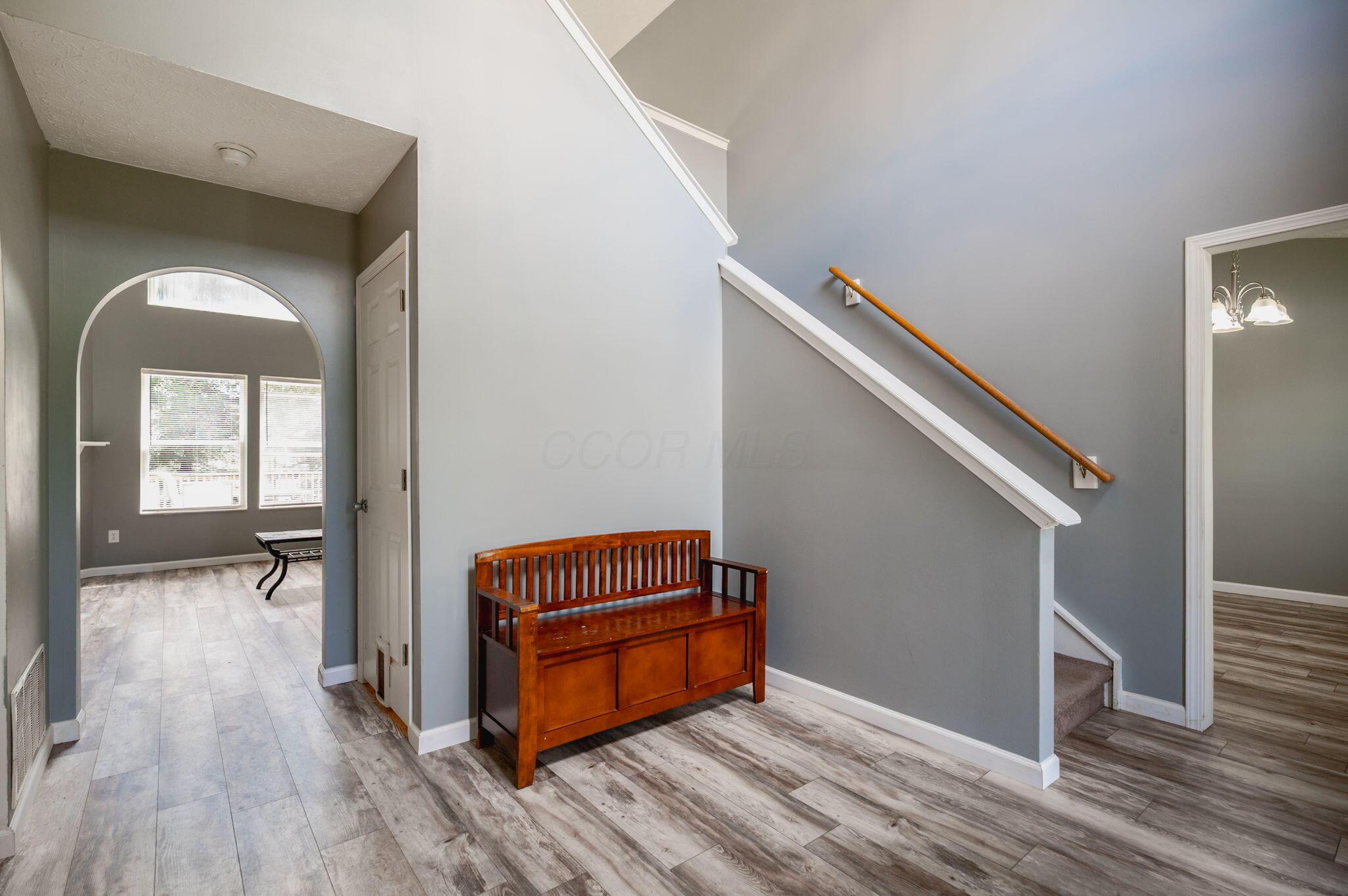 156 Knights Bridge Drive E Property Photo 4