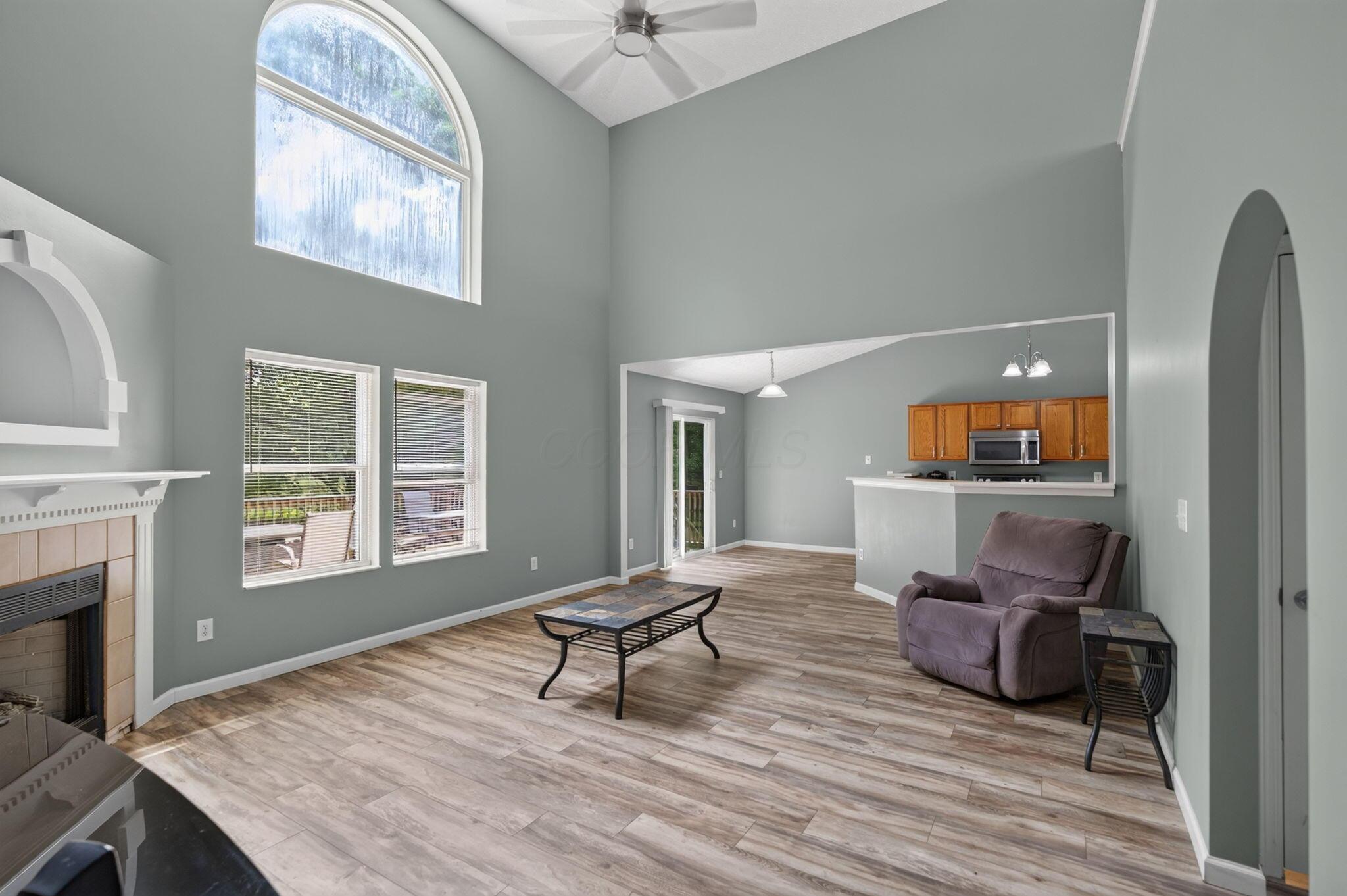 156 Knights Bridge Drive E Property Photo 11