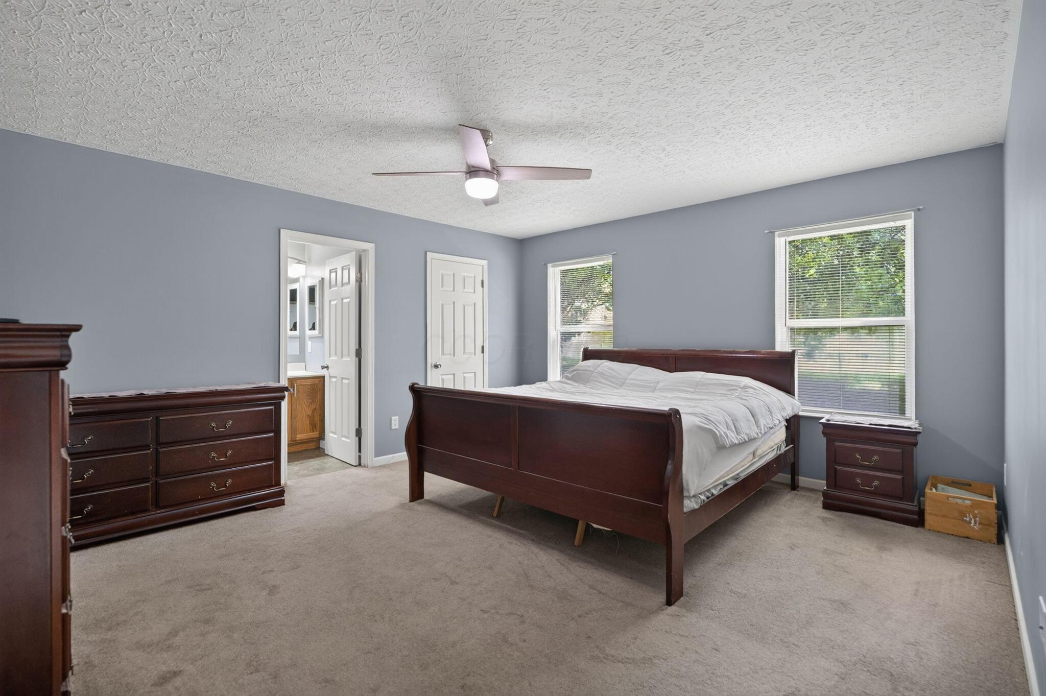 156 Knights Bridge Drive E Property Photo 14