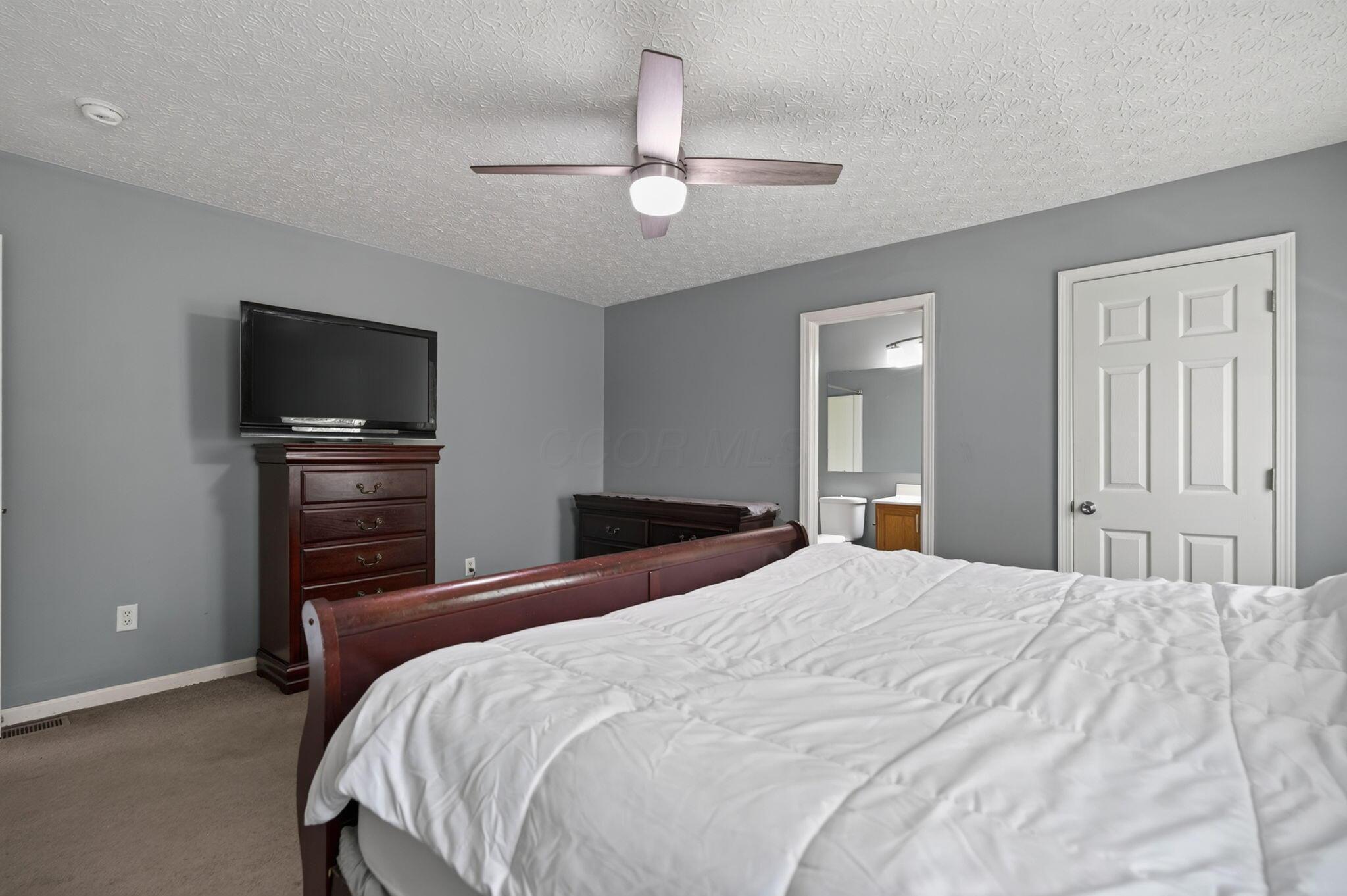 156 Knights Bridge Drive E Property Photo 15