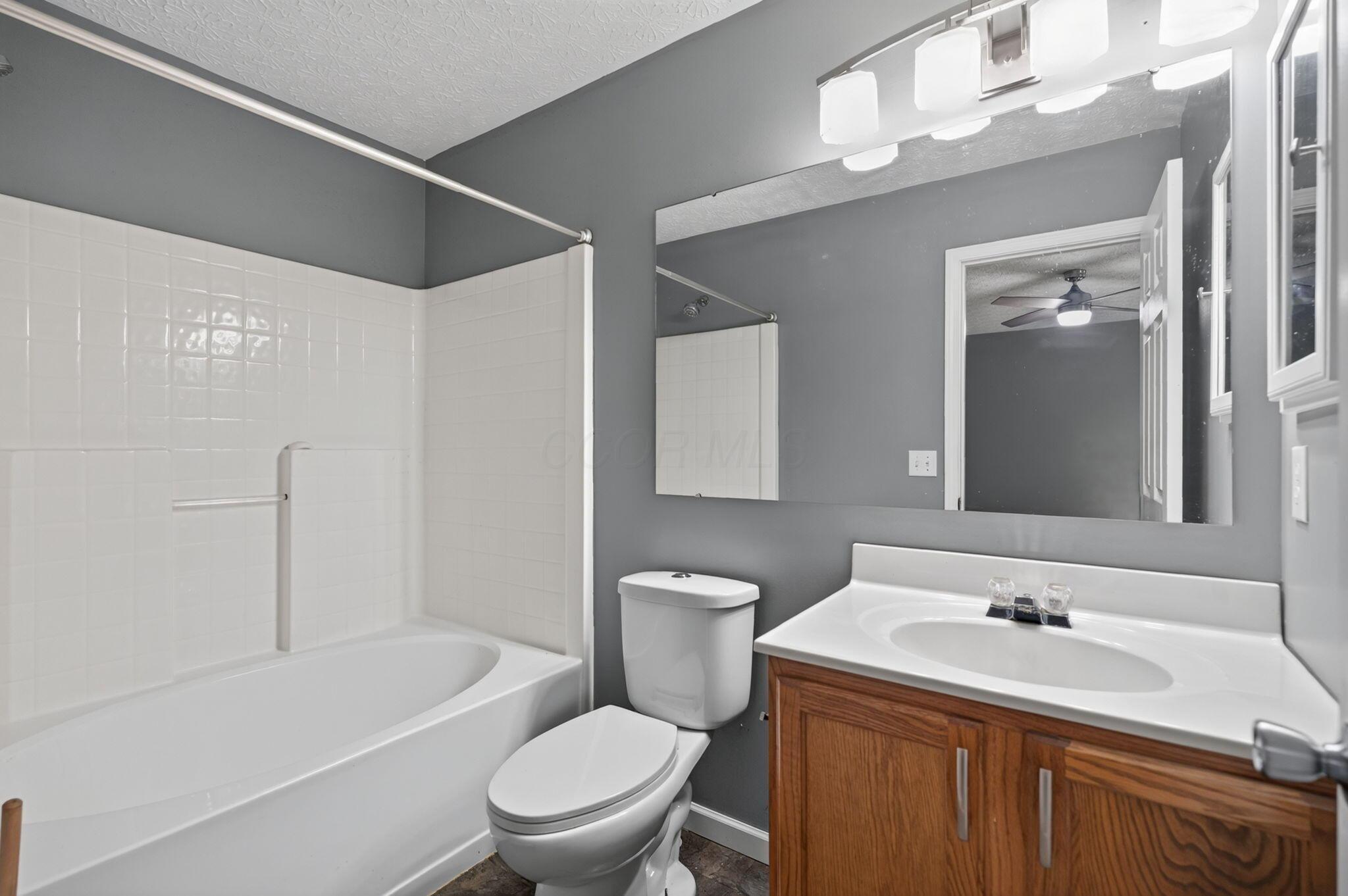 156 Knights Bridge Drive E Property Photo 16