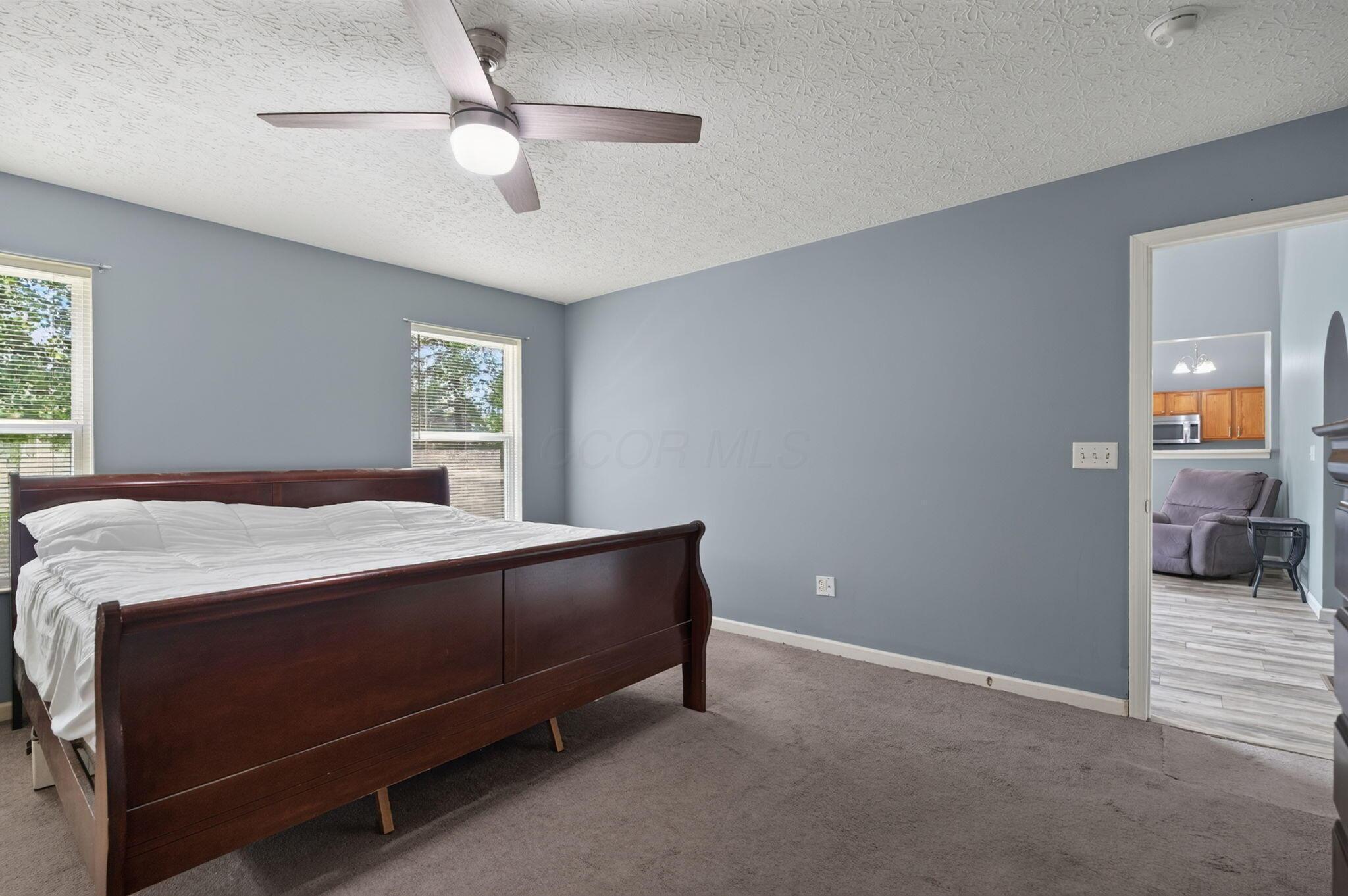 156 Knights Bridge Drive E Property Photo 17