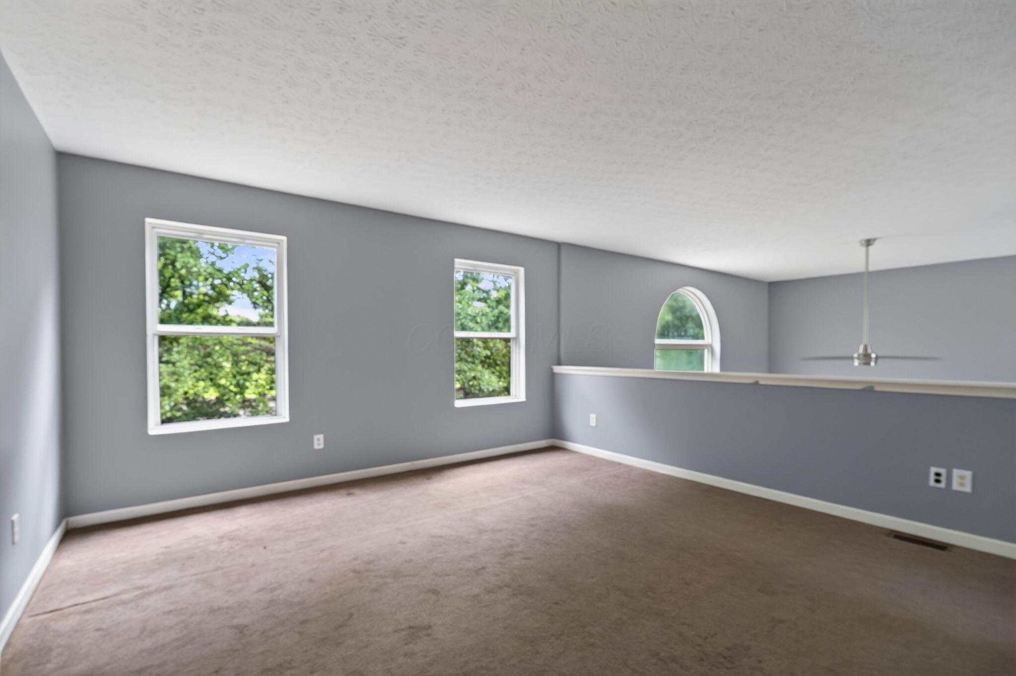 156 Knights Bridge Drive E Property Photo 20