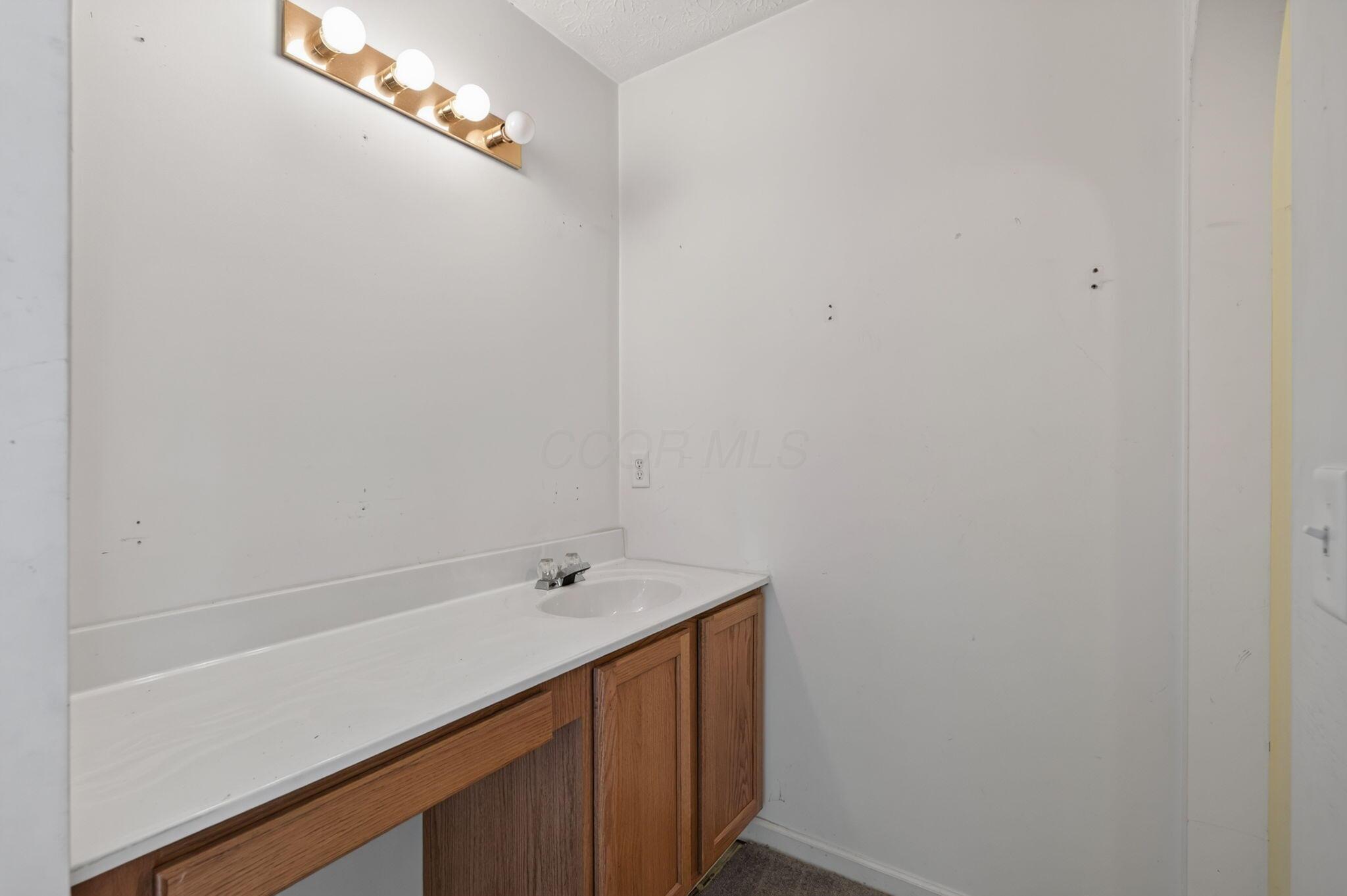 156 Knights Bridge Drive E Property Photo 23