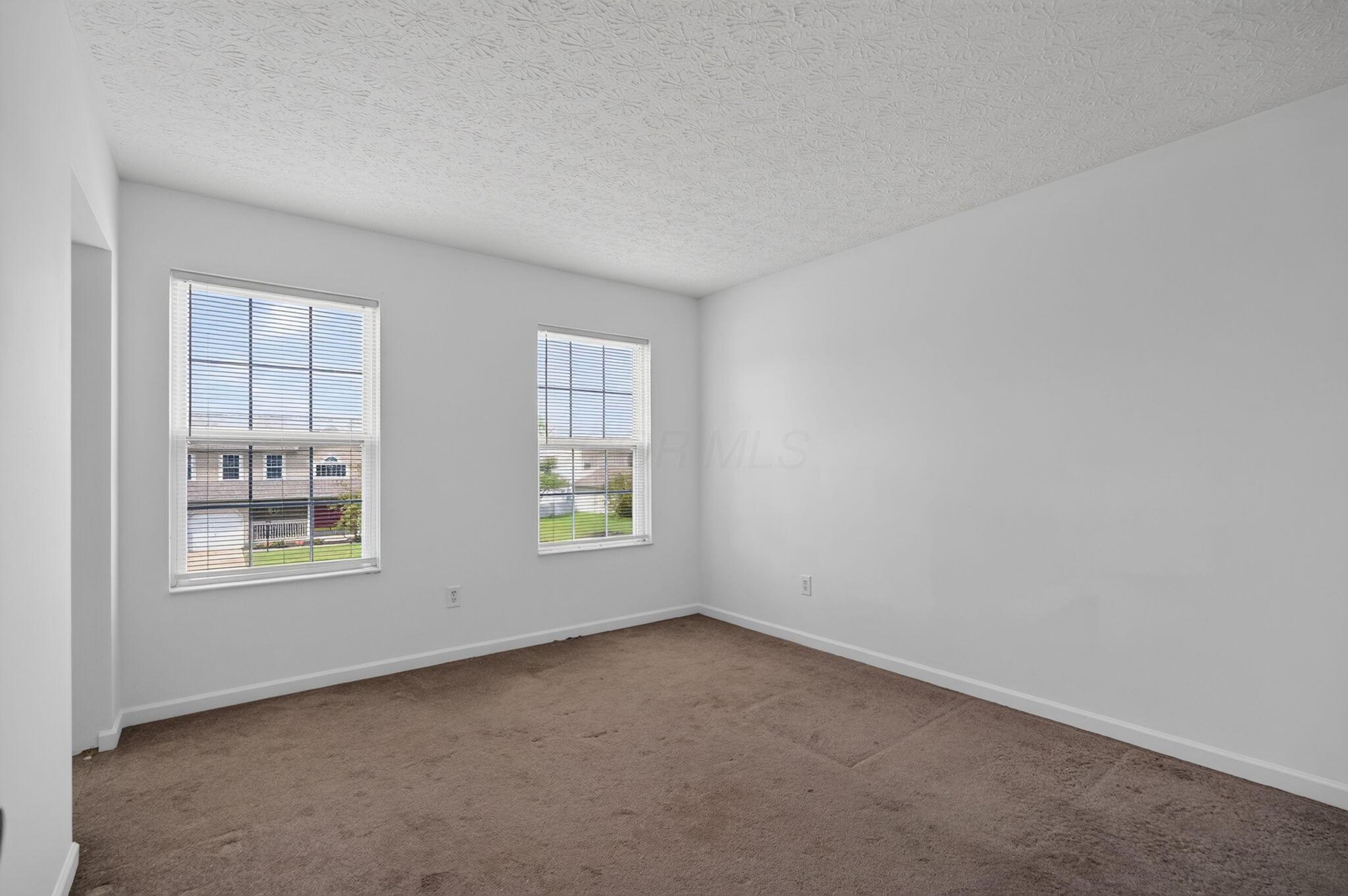 156 Knights Bridge Drive E Property Photo 24